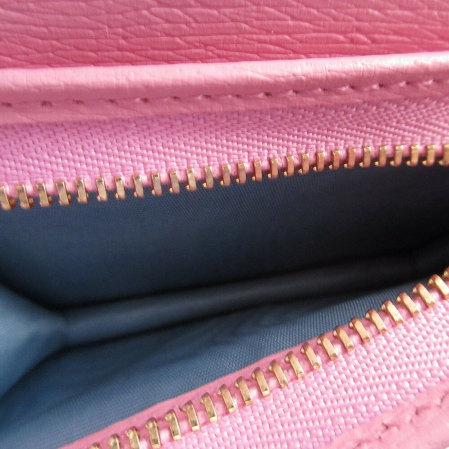 Gucci Pink Leather Wallet (Bi-Fold) ( )