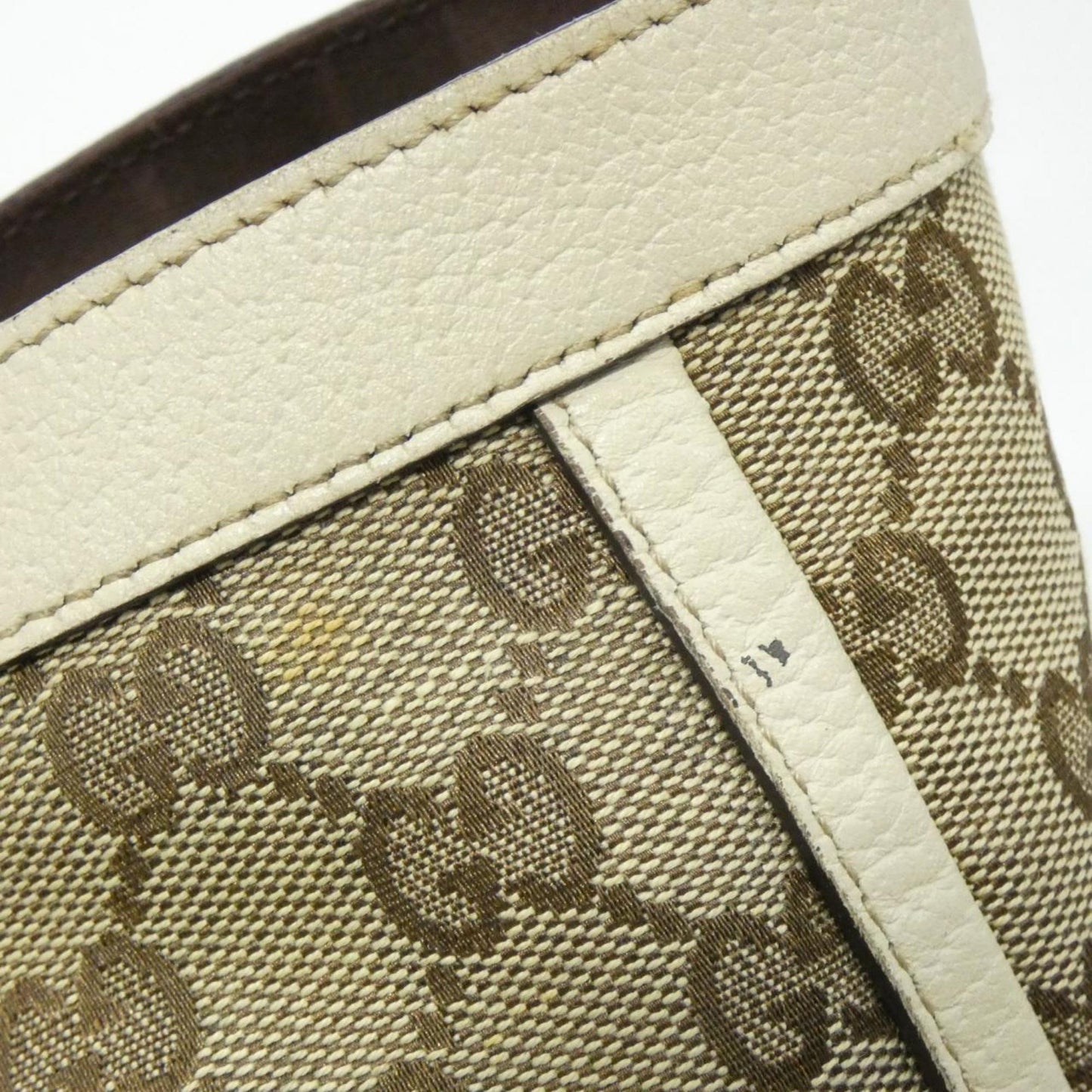 Gucci Beige Ivory Gg Canvas Handbag ( )