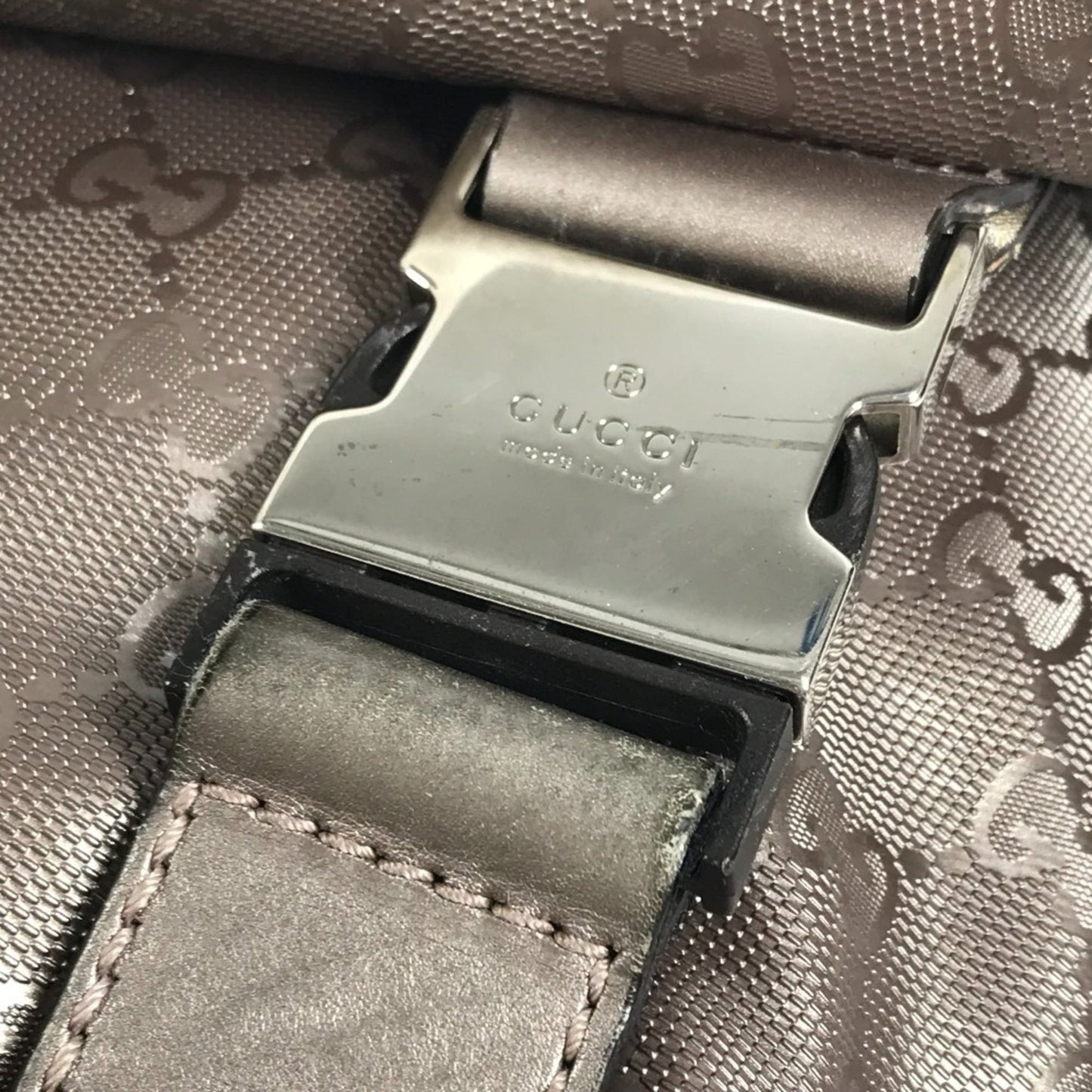 Gucci Metallic Gg ImprimÃ© Leather Messenger Bag Shoulder Bag ( )