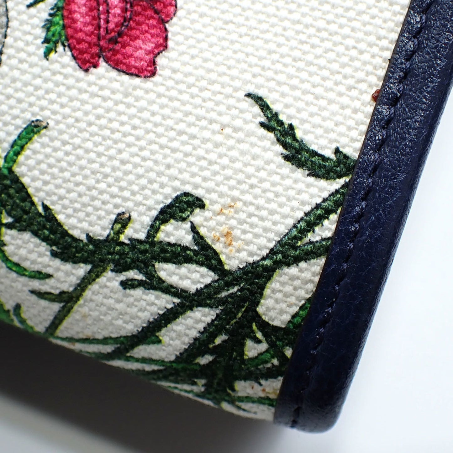Gucci Multi-Color White Canvas Leather Handbag ( )