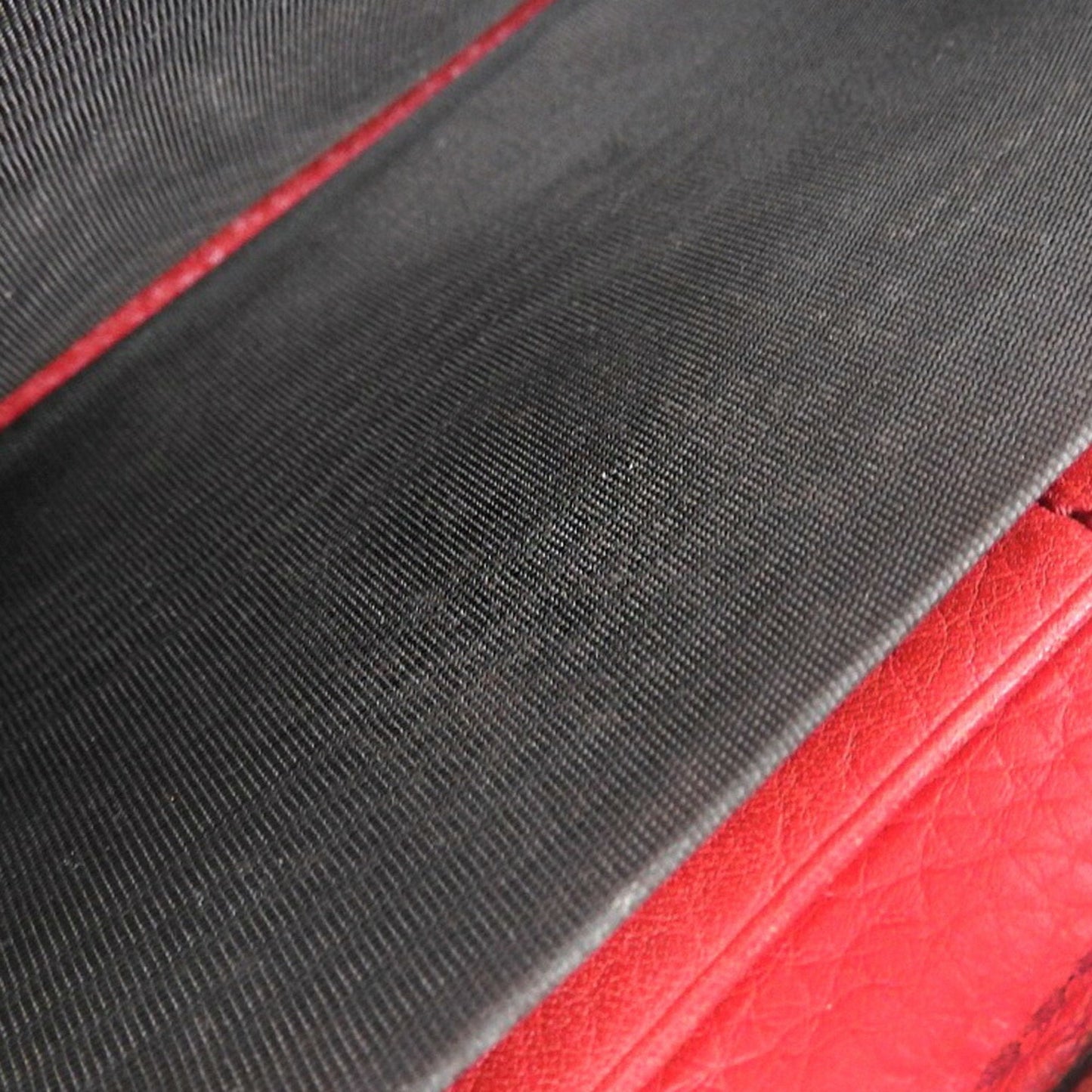 Gucci Red Color Leather Long Wallet (Bi-Fold) ( )