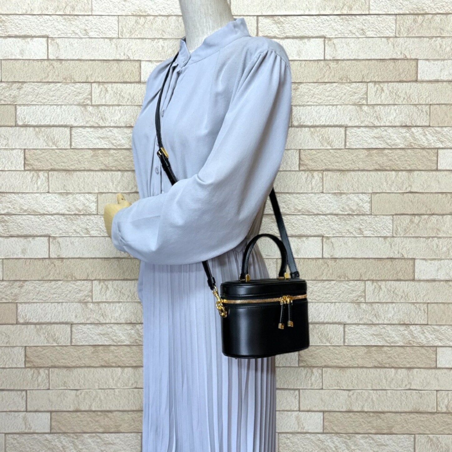 Christian Dior Black Leather Shoulder Bag ()