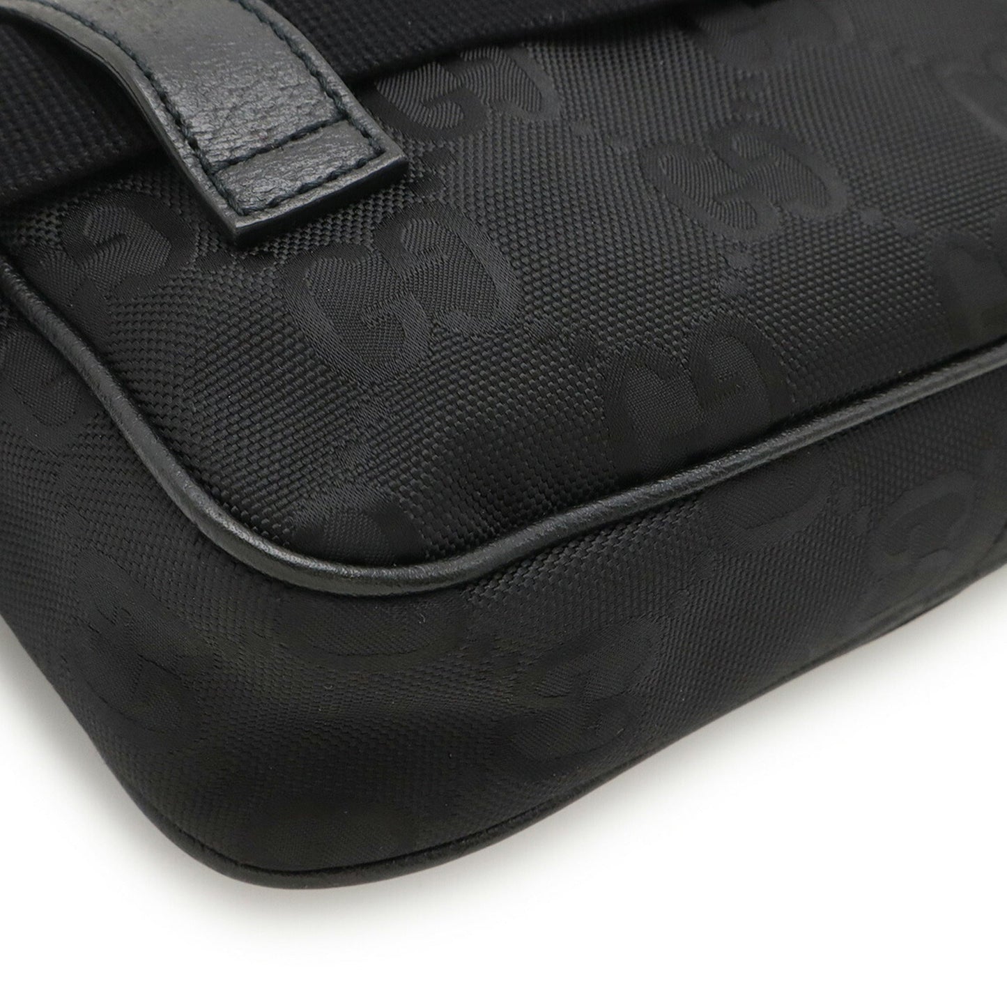 Gucci Black Nylon Canvas Leather Sling Bag ( )