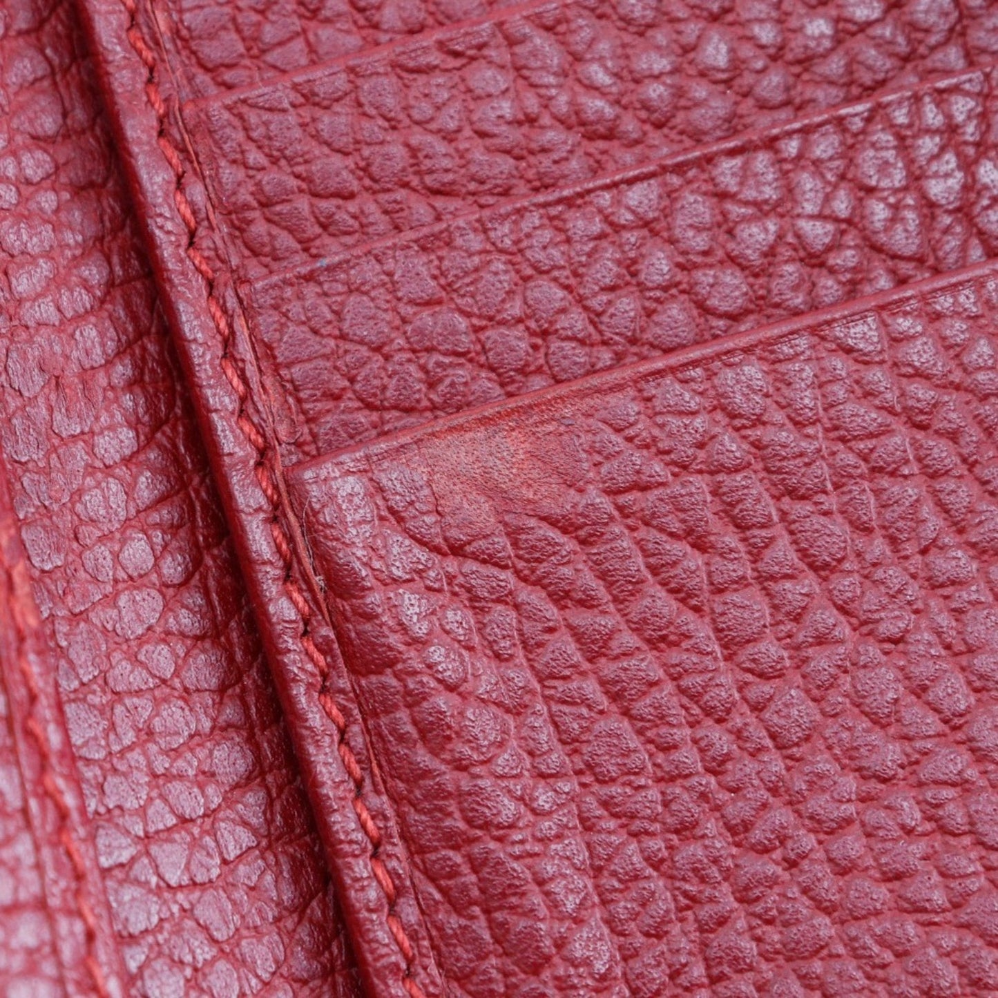 Gucci Red Color Leather Wallet (Bi-Fold) ( )