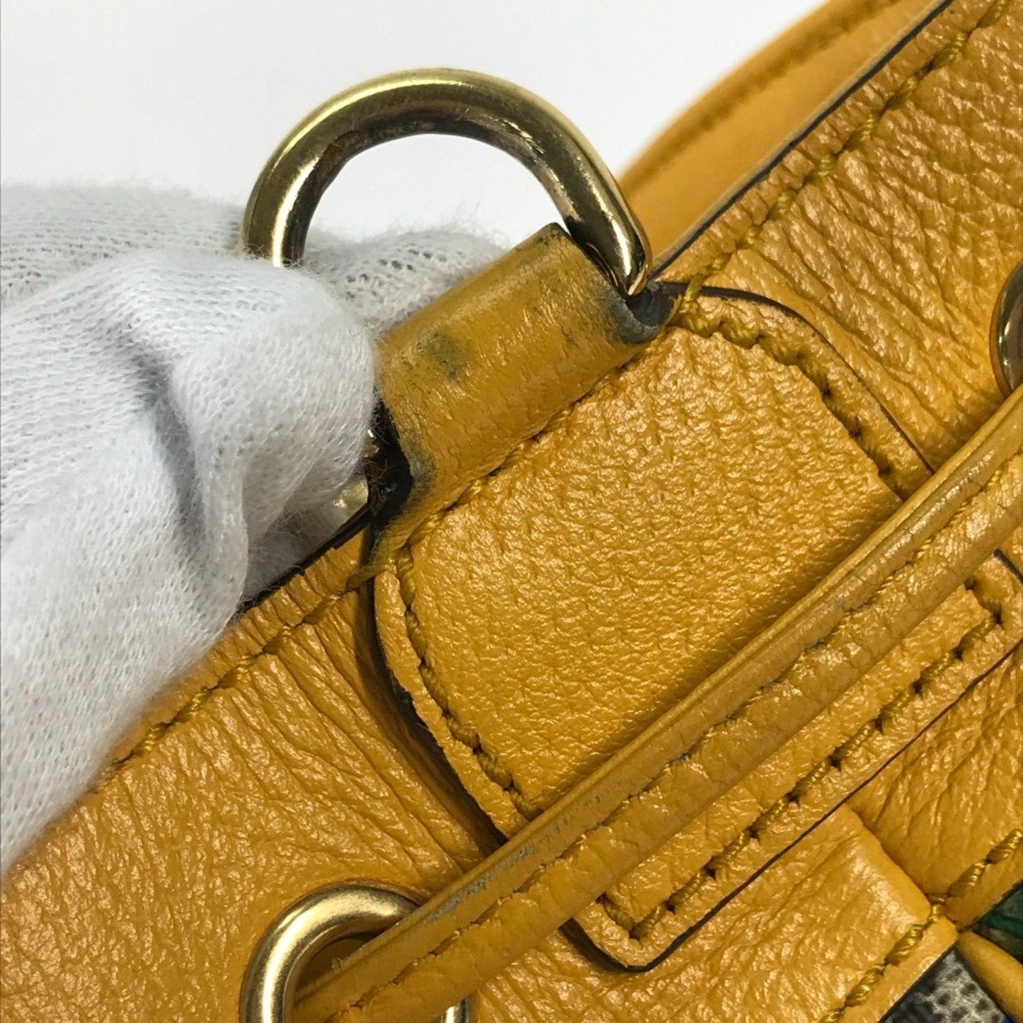 Gucci Beige Multi-Color Gg Supreme Handbag Shoulder Bag ( )