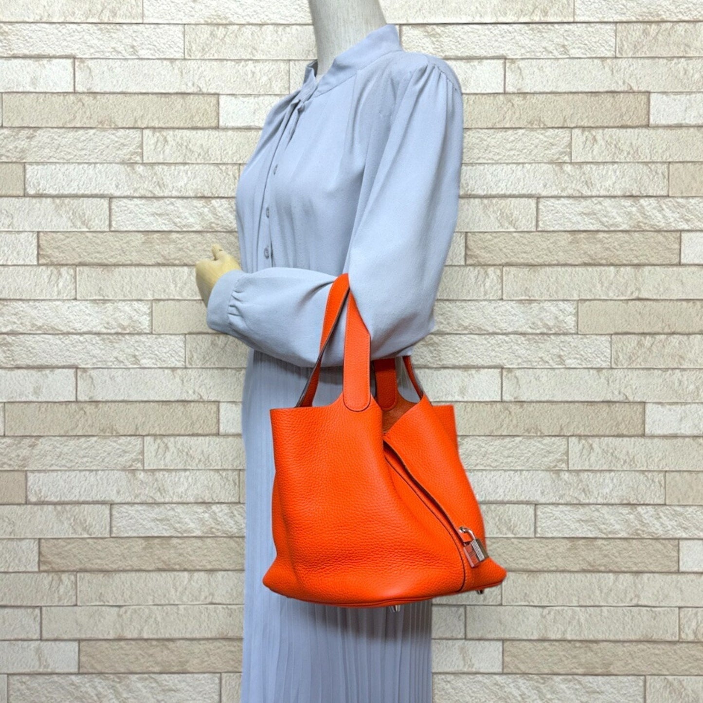 Hermes Orange Taurillon Clemence Leather Handbag ( )