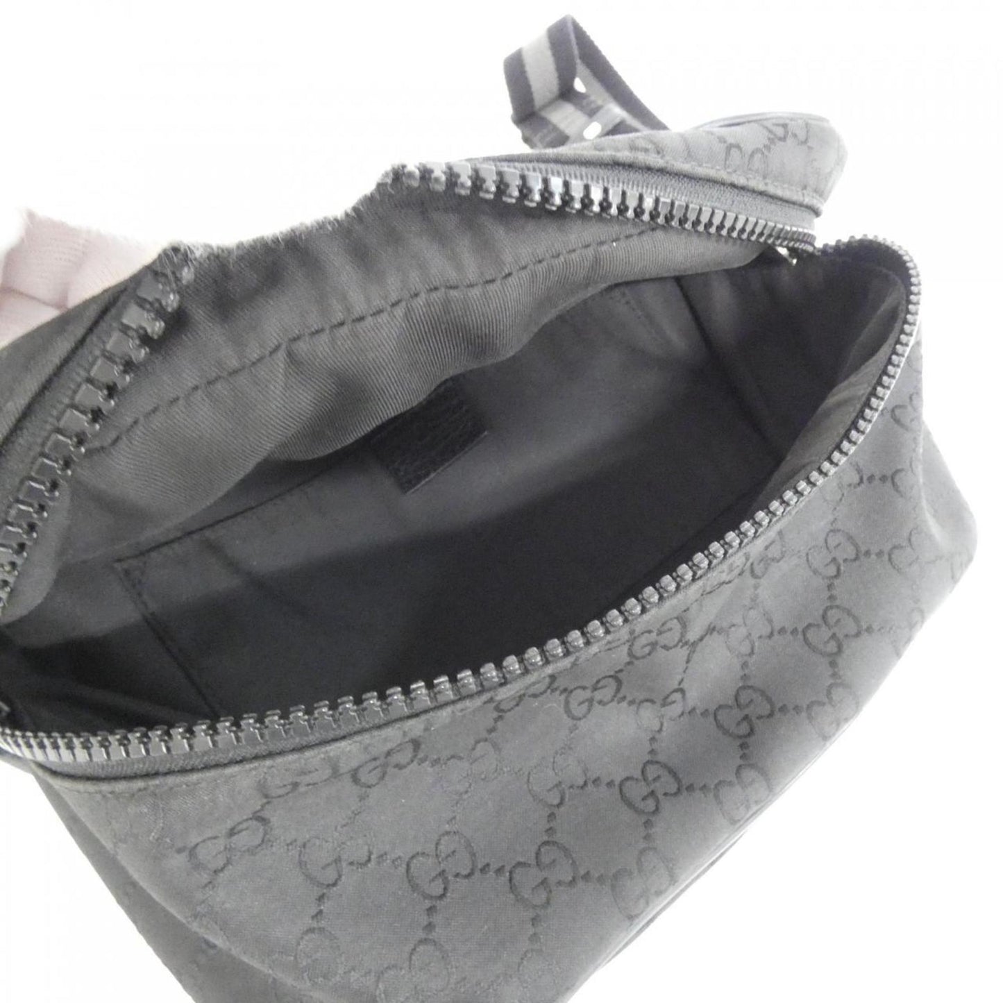 Gucci Black Nylon Shoulder Bag ( )