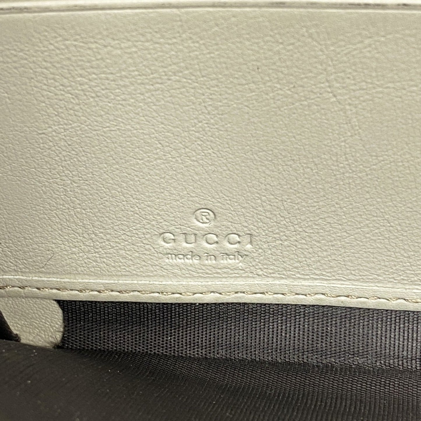Gucci Ivory Leather Long Wallet (Bi-Fold) ( )