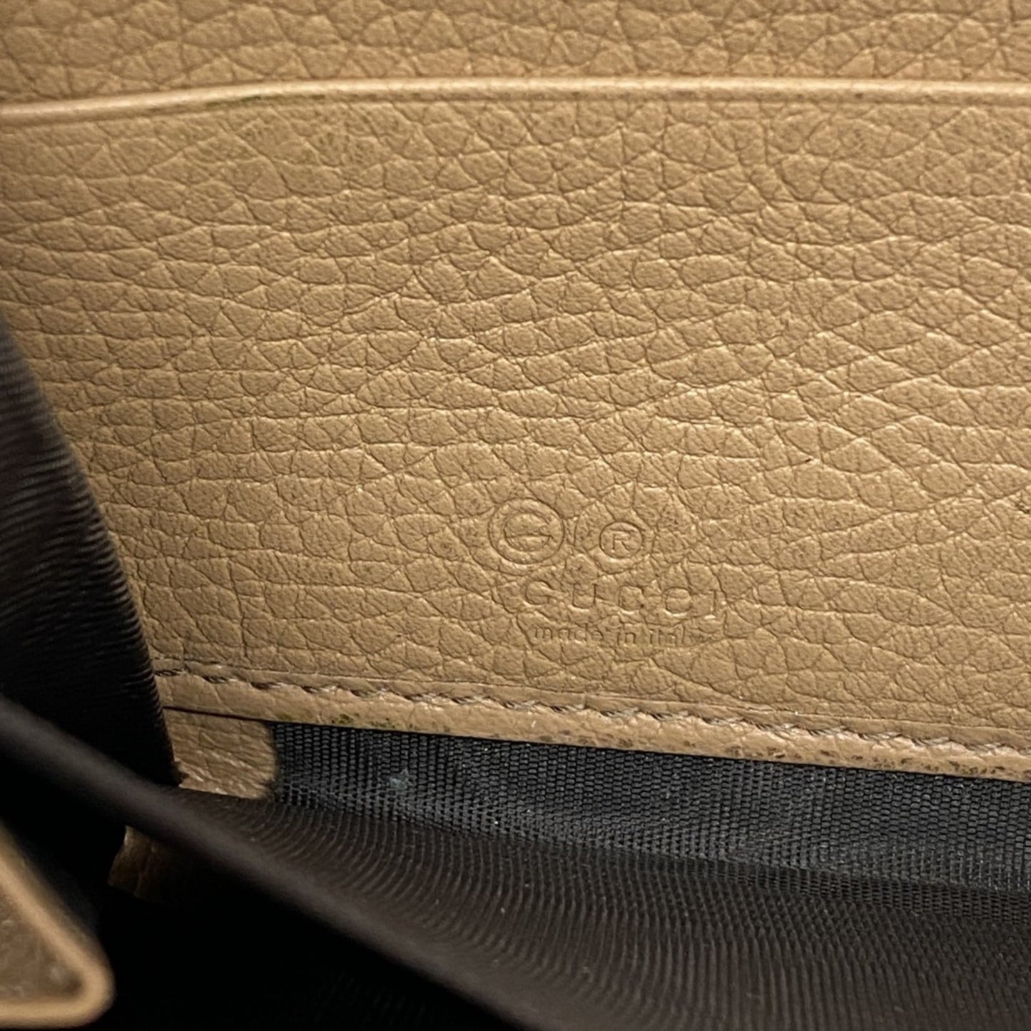 Gucci Beige Leather Long Wallet (Bi-Fold) ( )