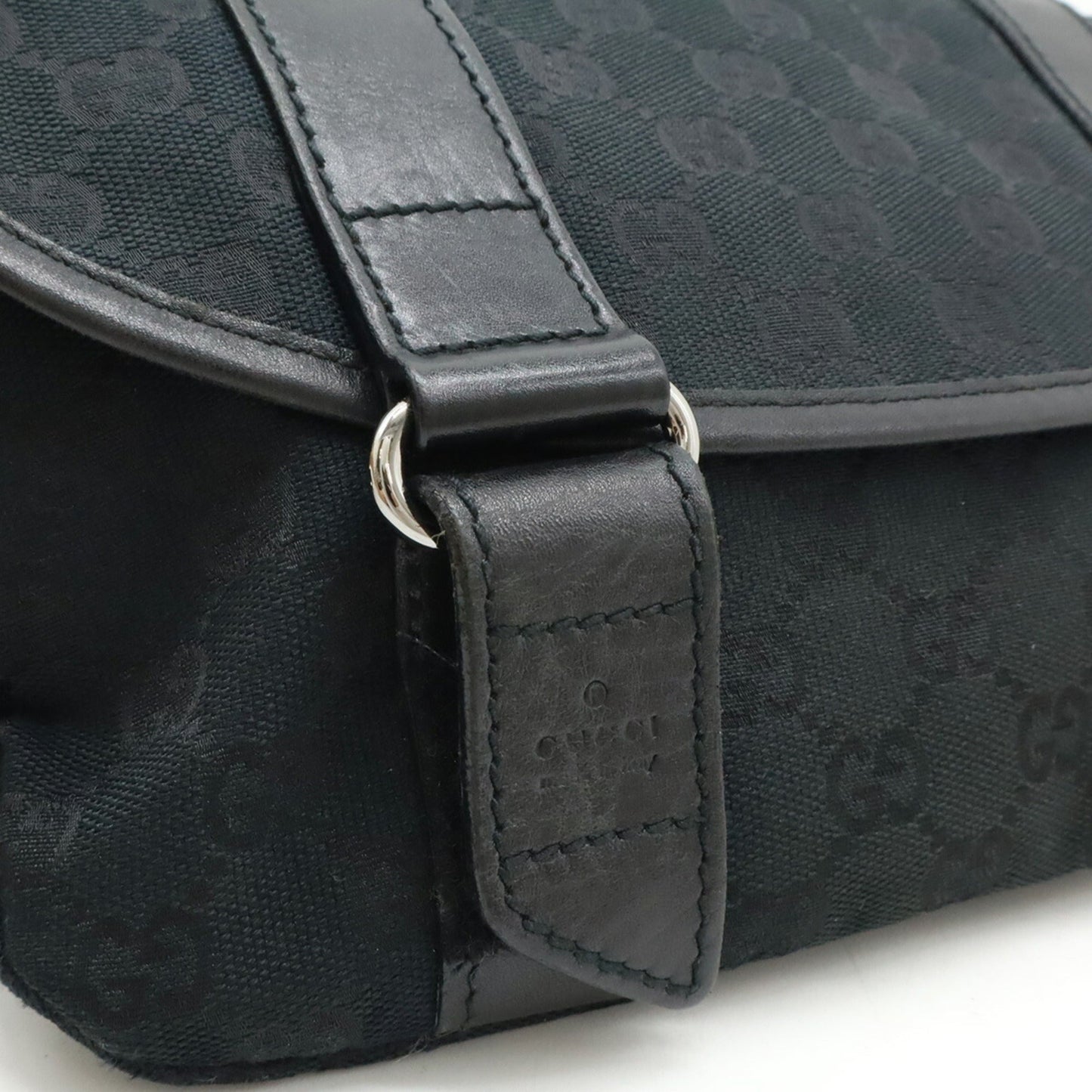 Gucci Black Gg Canvas Leather Pouch Sling Bag ( )