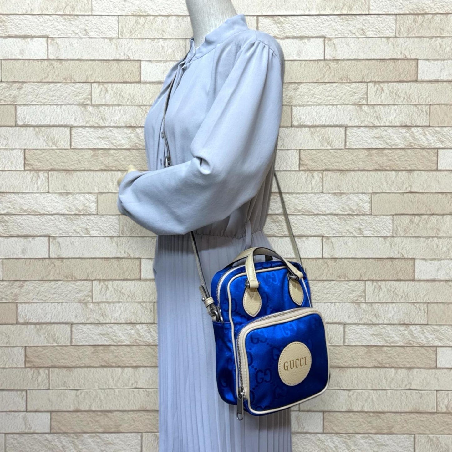 Gucci Beige Blue Nylon Leather Shoulder Bag ( )