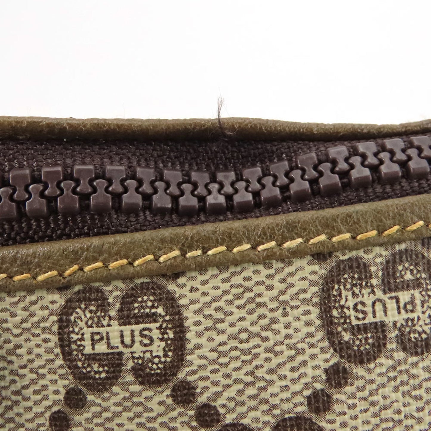 Gucci Beige Gg Plus Clutch Bag Pouch ( )