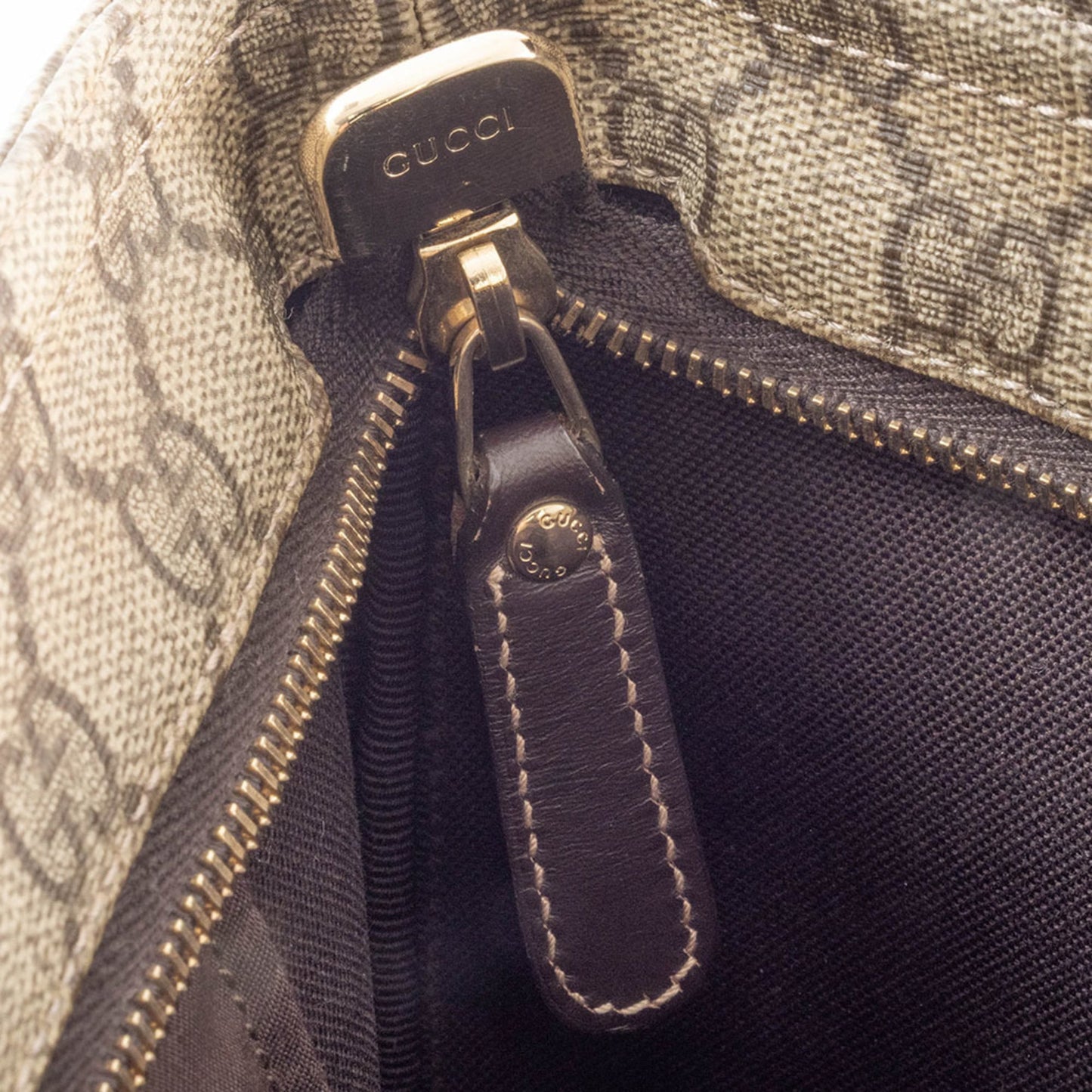 Gucci Beige Gg Supreme Shoulder Bag ( )