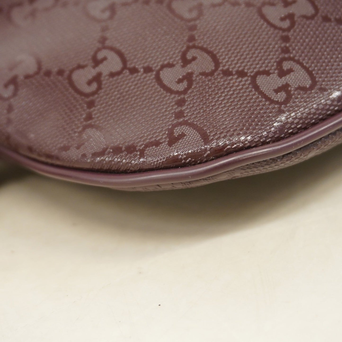 Gucci Bordeaux Pvc Sling Bag ( )