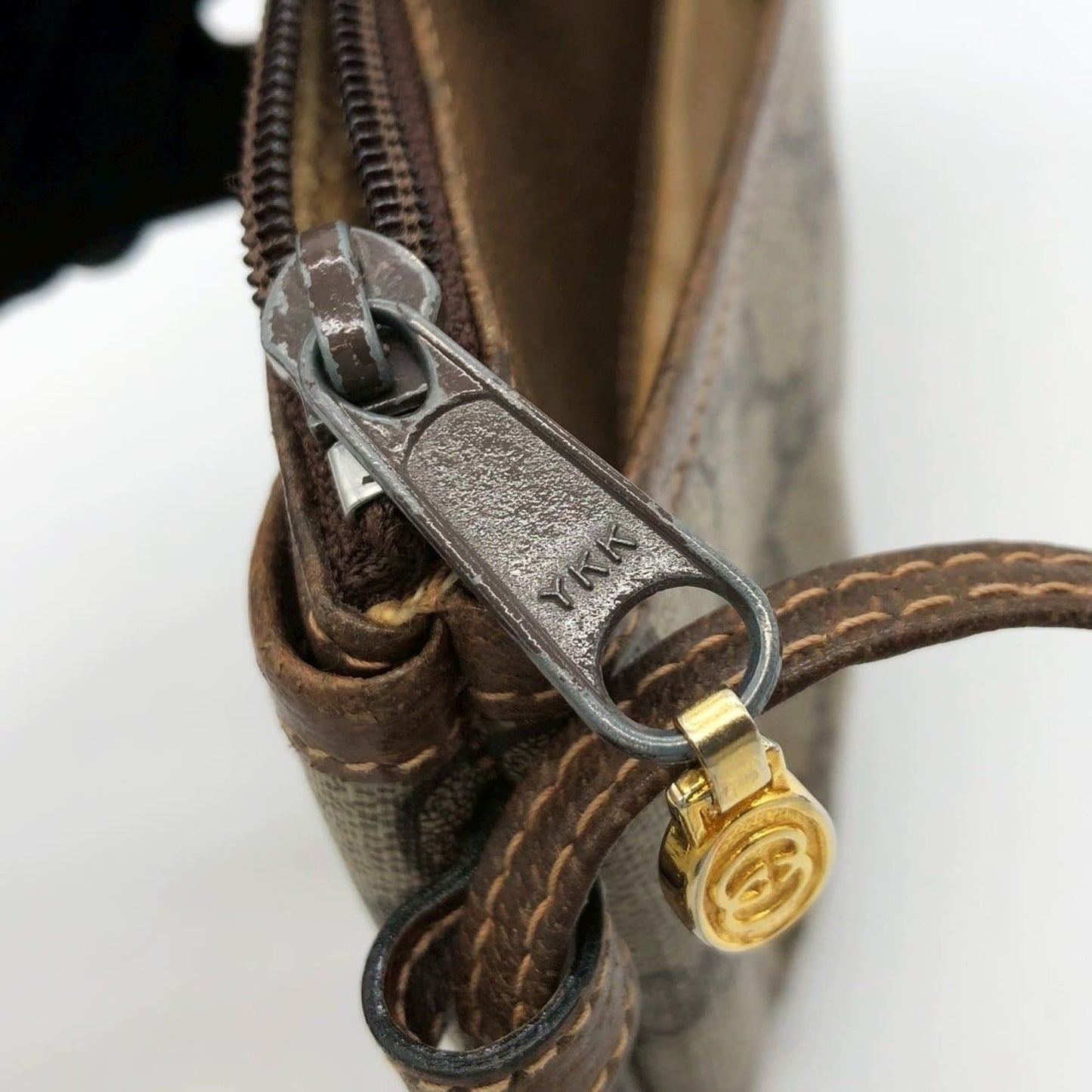Gucci Brown Gg Supreme Shoulder Bag ( )