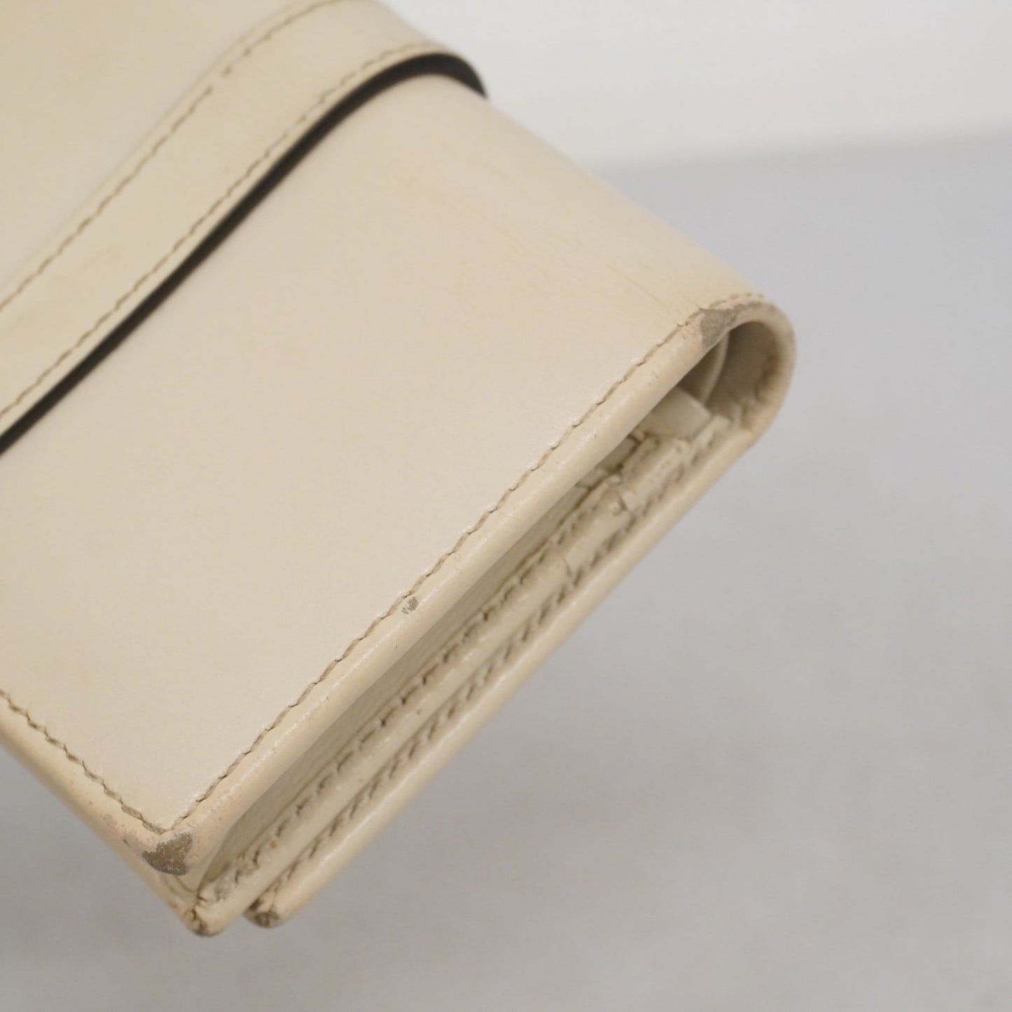 Gucci White Leather Wallet (Bi-Fold) ( )
