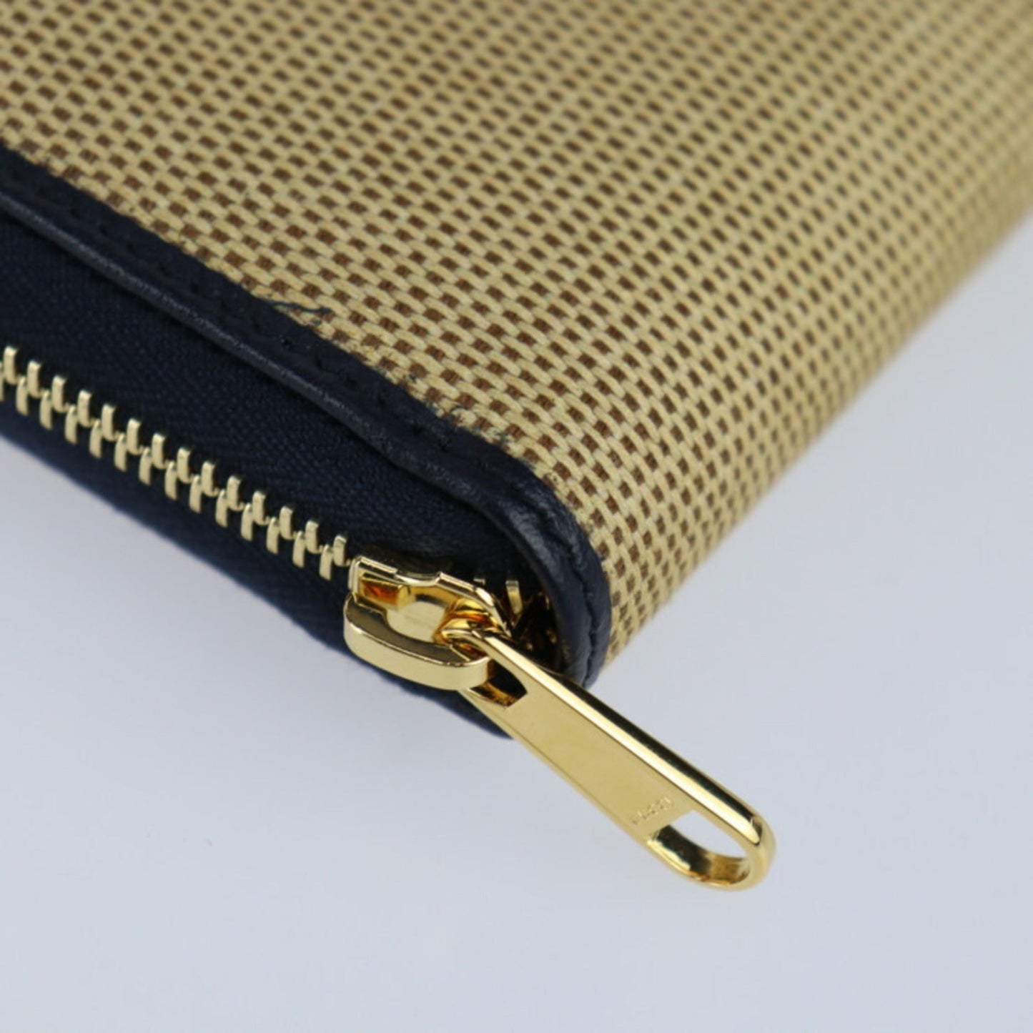 Gucci Beige Black Canvas Leather Long Wallet (Bi-Fold) ( )