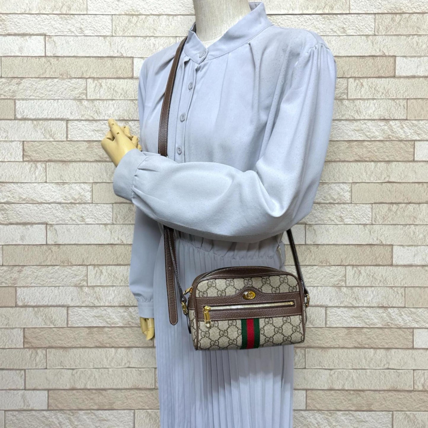 Gucci Brown Gg Supreme Canvas Shoulder Bag ( )