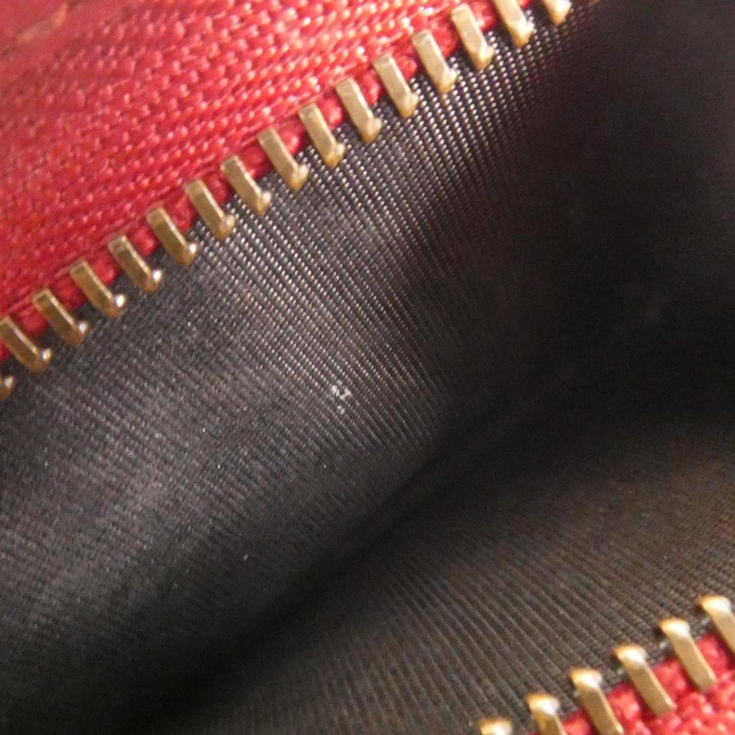 Gucci Red Color Leather Wallet (Bi-Fold) ( )