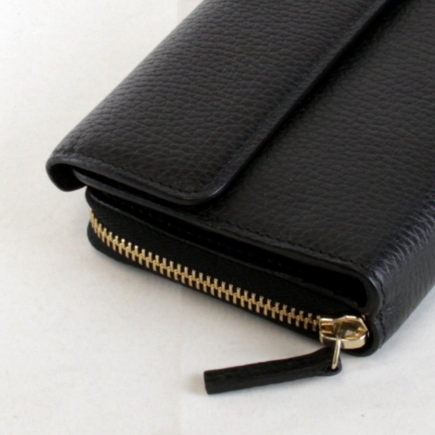 Gucci Black Leather Long Wallet (Bi-Fold) ( )