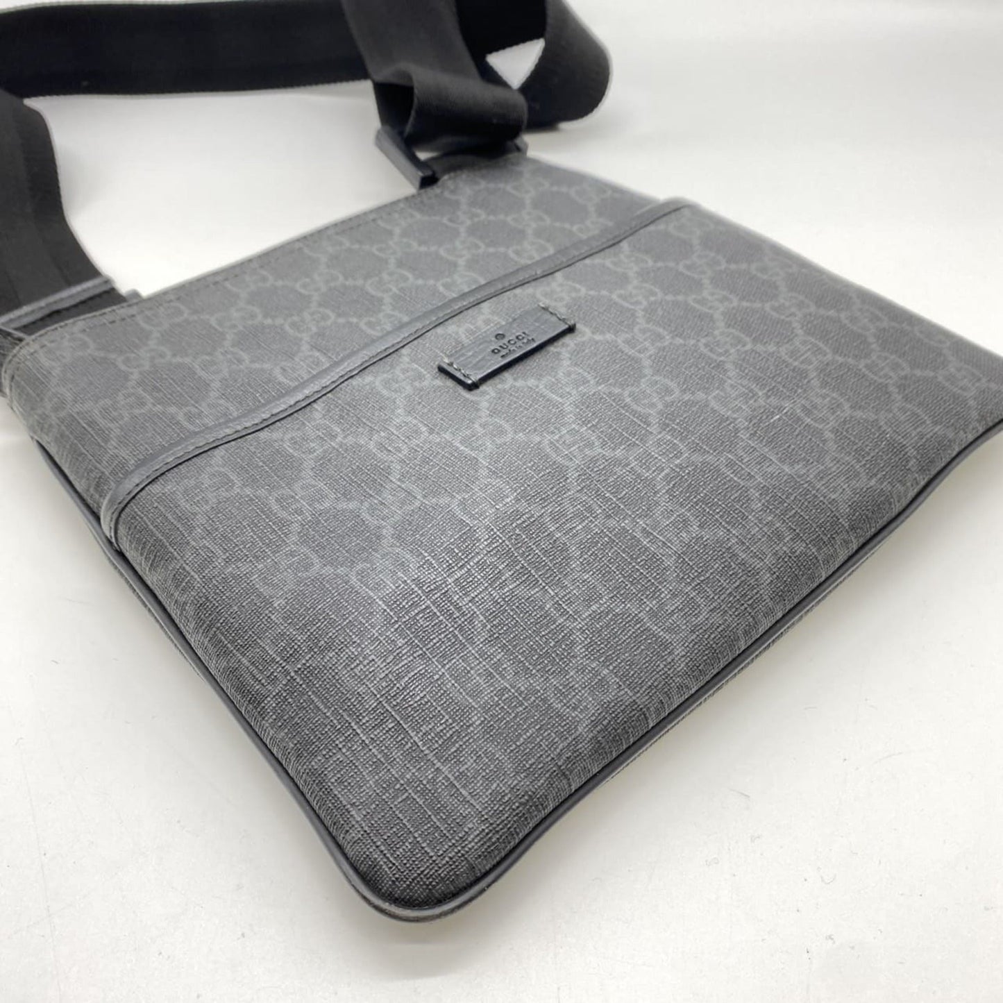 Gucci Black Gg Supreme Shoulder Bag ( )