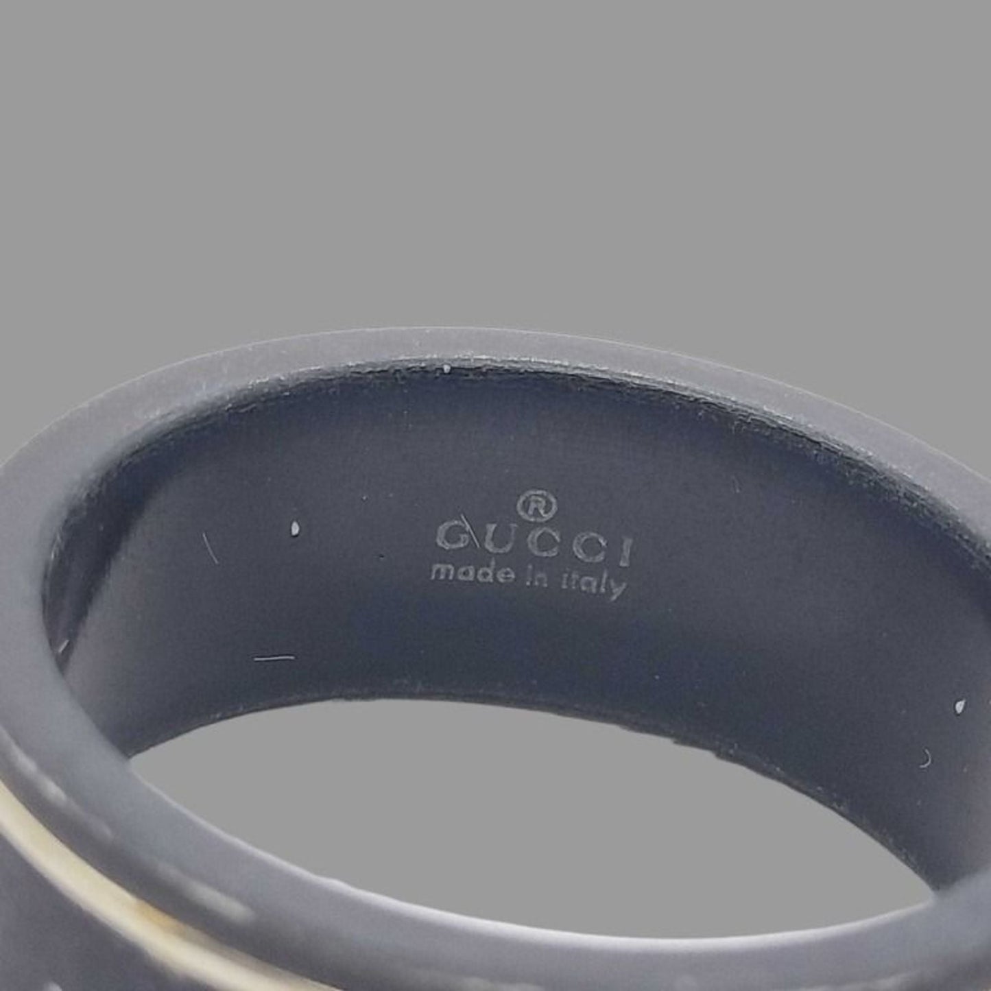 Gucci Icon Gold Black Ceramic Band Ring ( )