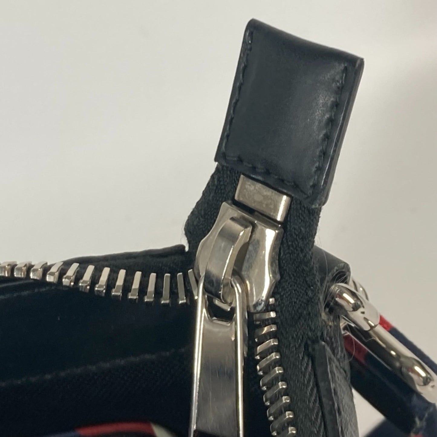 Gucci Black Multi-Color Gg Supreme Messenger Bag Shoulder Bag ( )