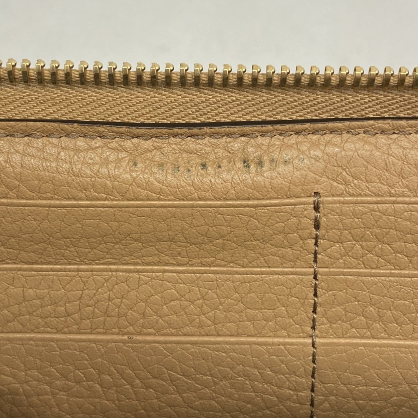 Gucci Beige Leather Long Wallet (Bi-Fold) ( )