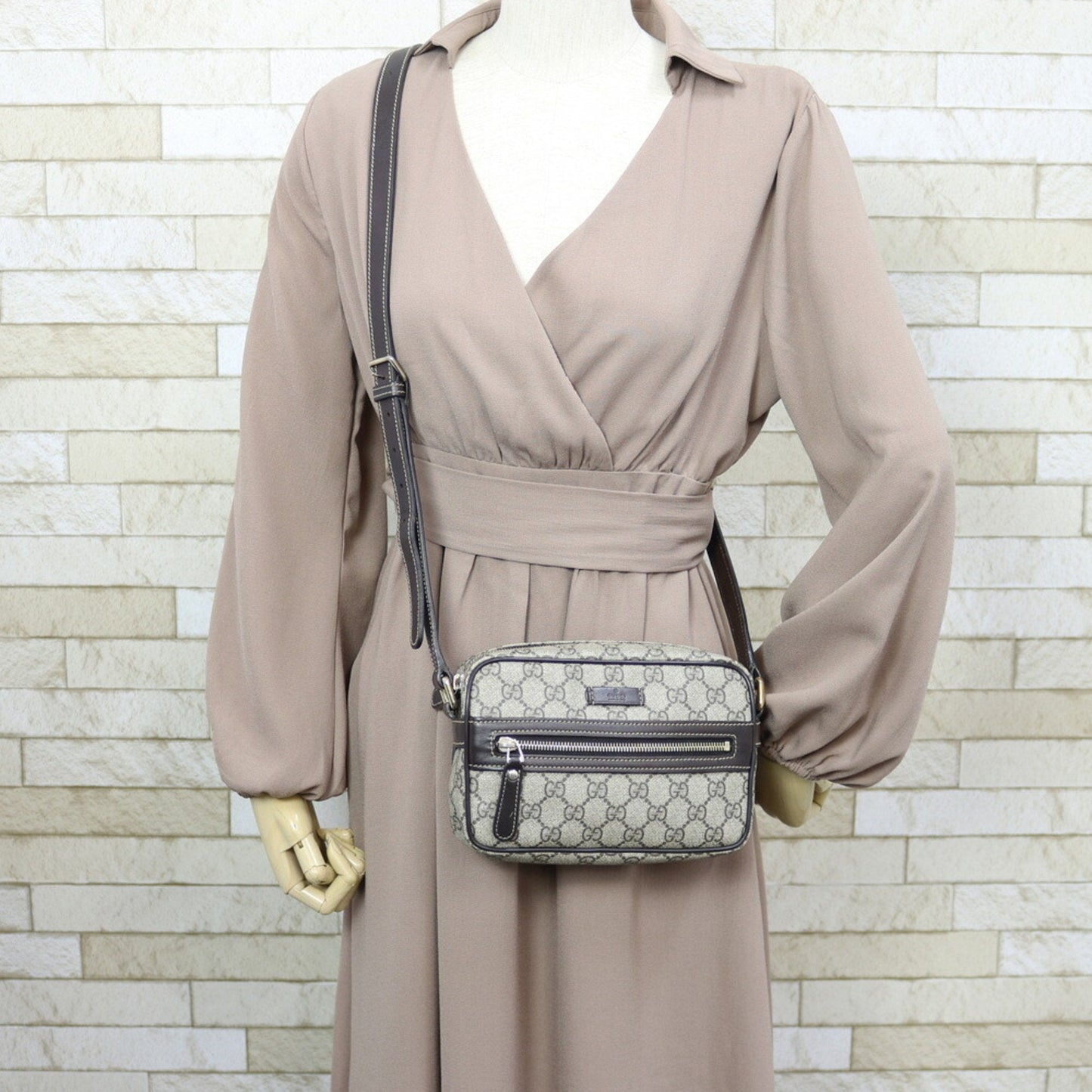Gucci Beige Canvas Shoulder Bag Style 1