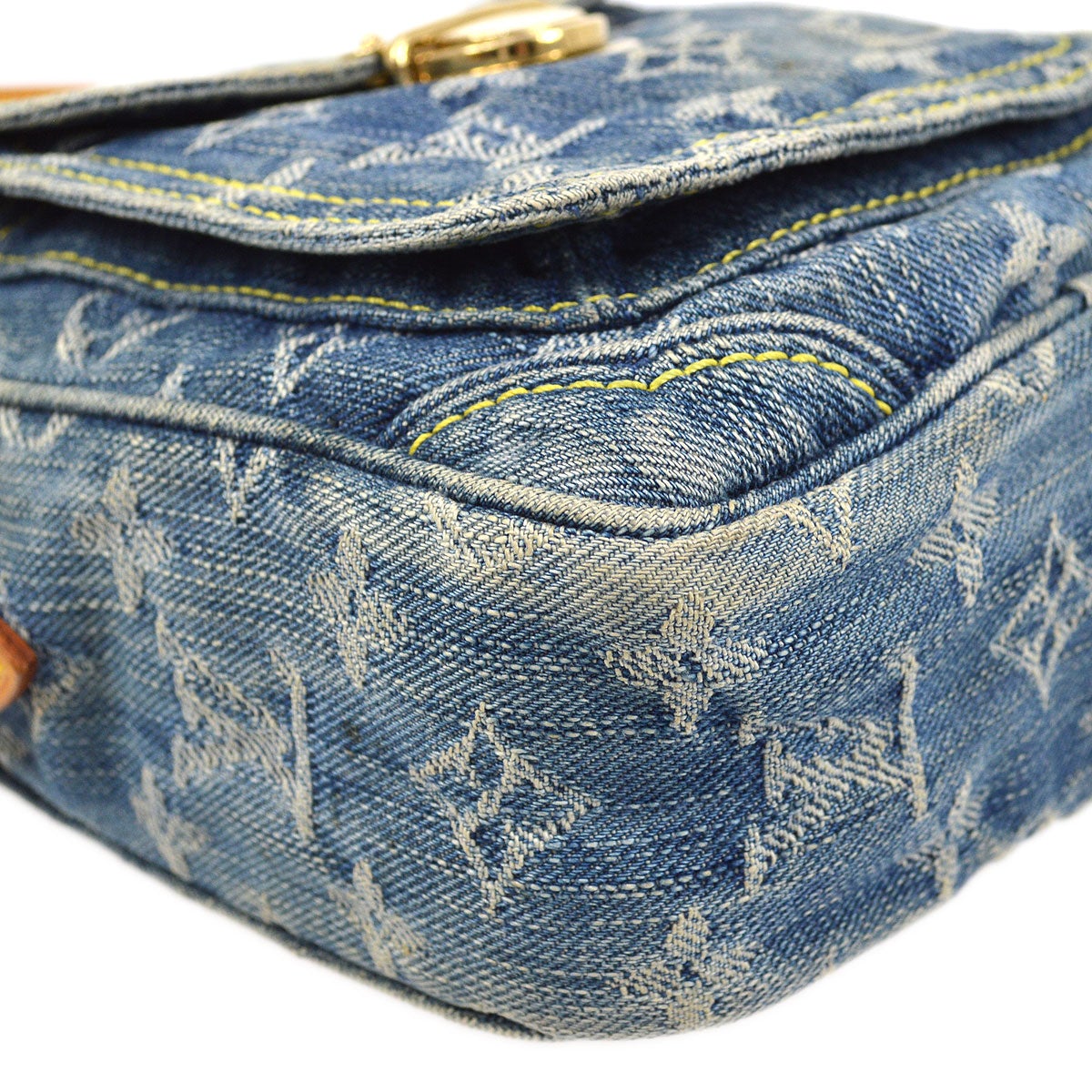 LOUIS VUITTON 2007 CAMERA BAG M95348