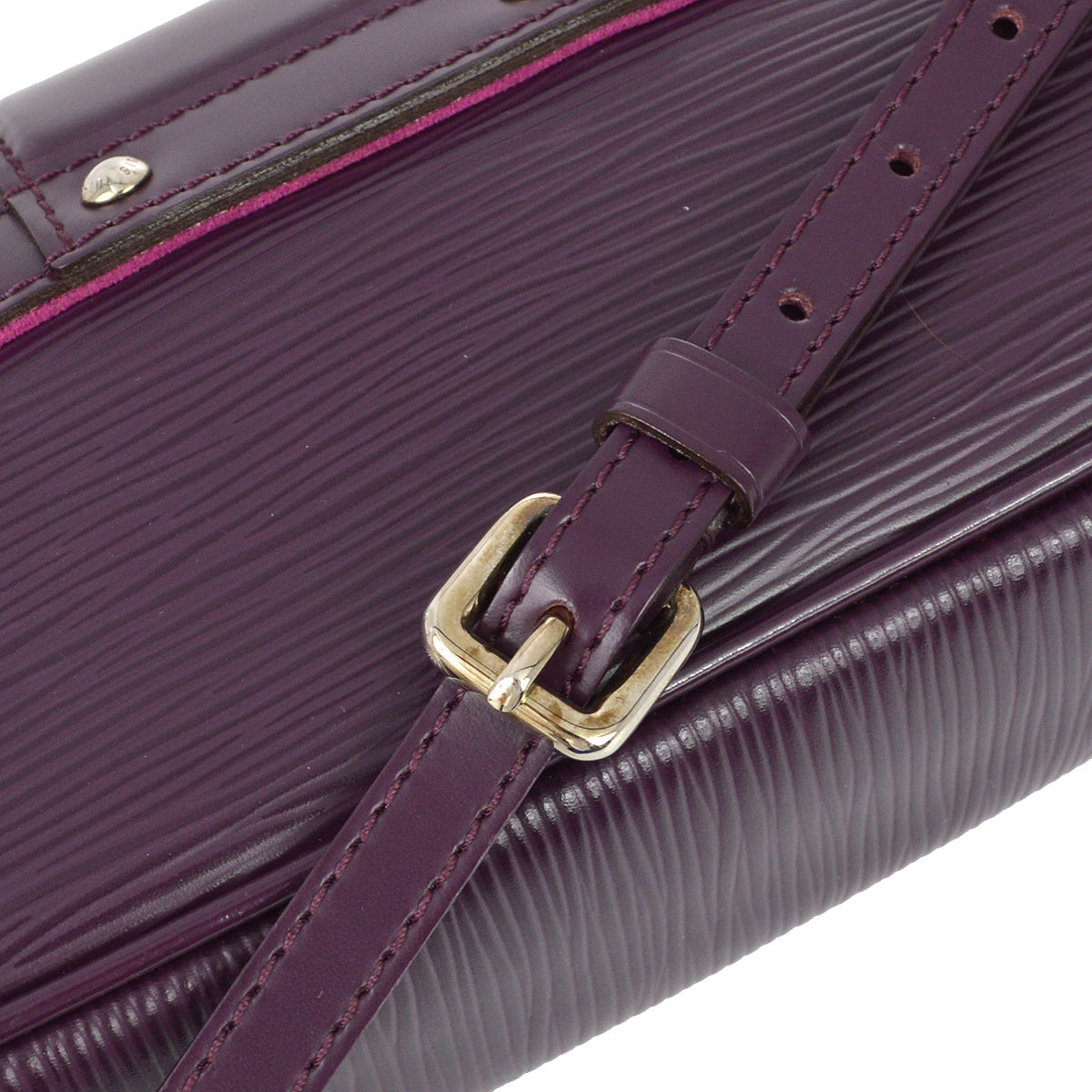 Louis Vuitton 2010 Purple Epi Pochette Montaigne Handbag M5929K