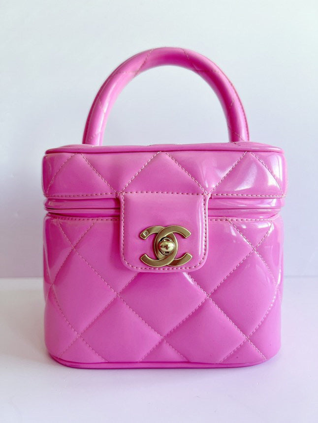 CHANEL 1995  "Barbie" Heart-Mirror Vanity Case Bag in pink