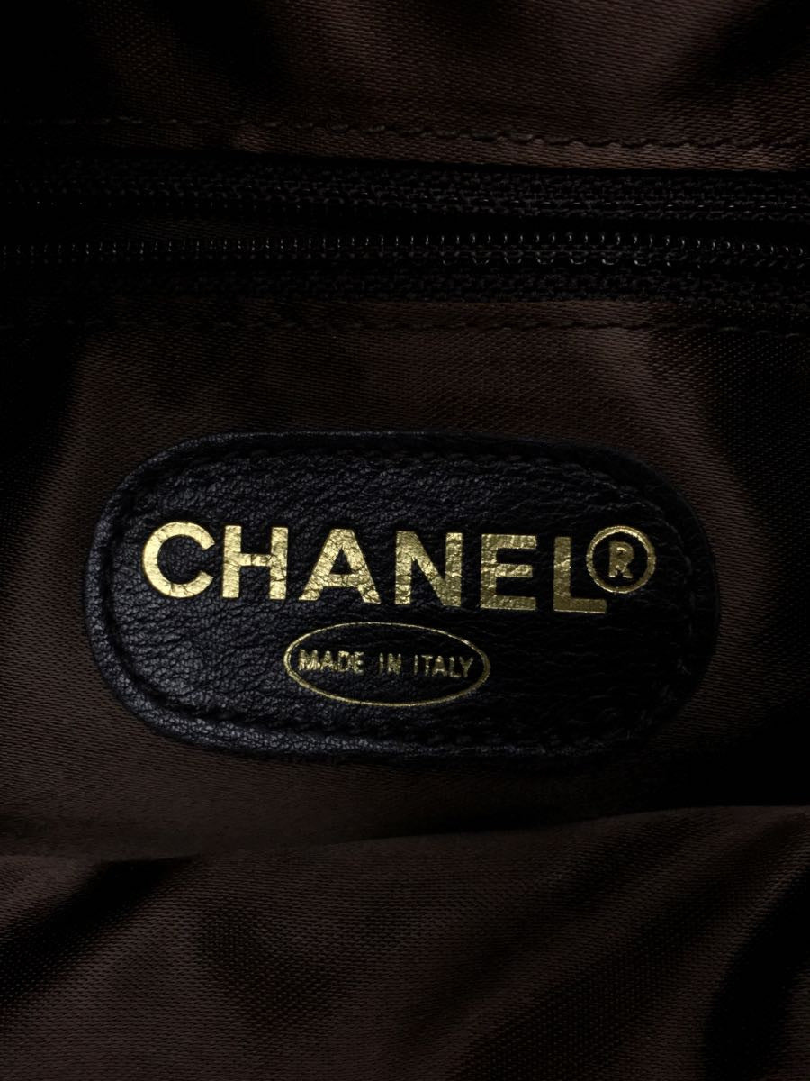 Chanel Drawstring Leather Shoulder Bag