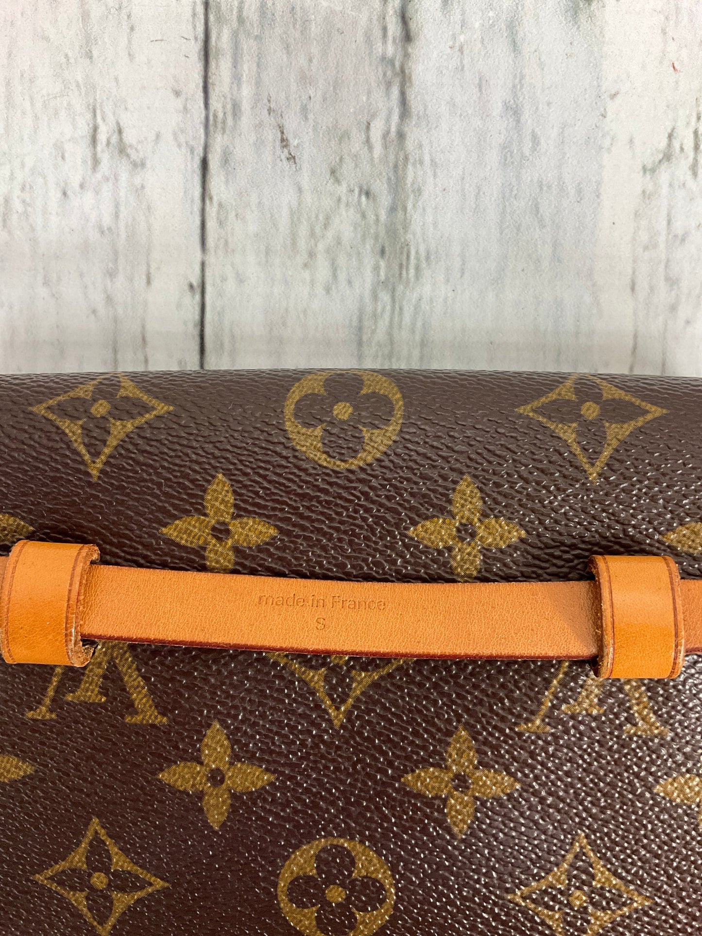 Handbag Luxury Designer By Louis Vuitton Size: Small