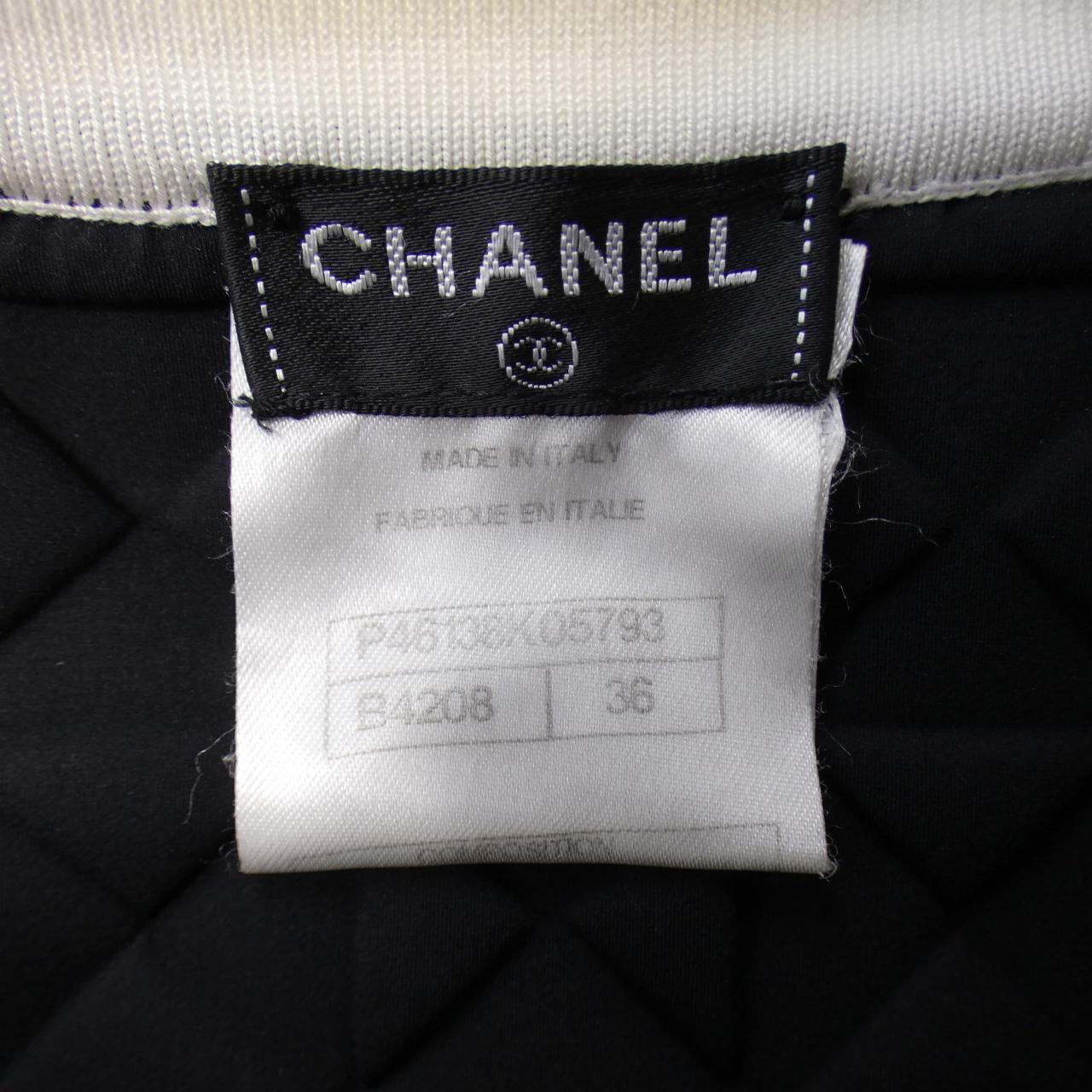 Chanel P46138K05793 Wool Cardigan Handbag