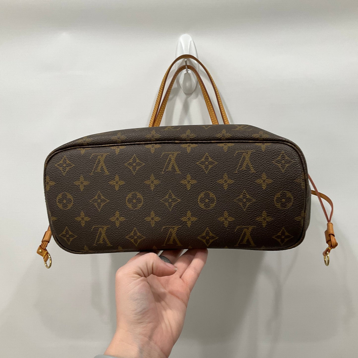 Handbag Luxury Designer By Louis Vuitton Size: Small