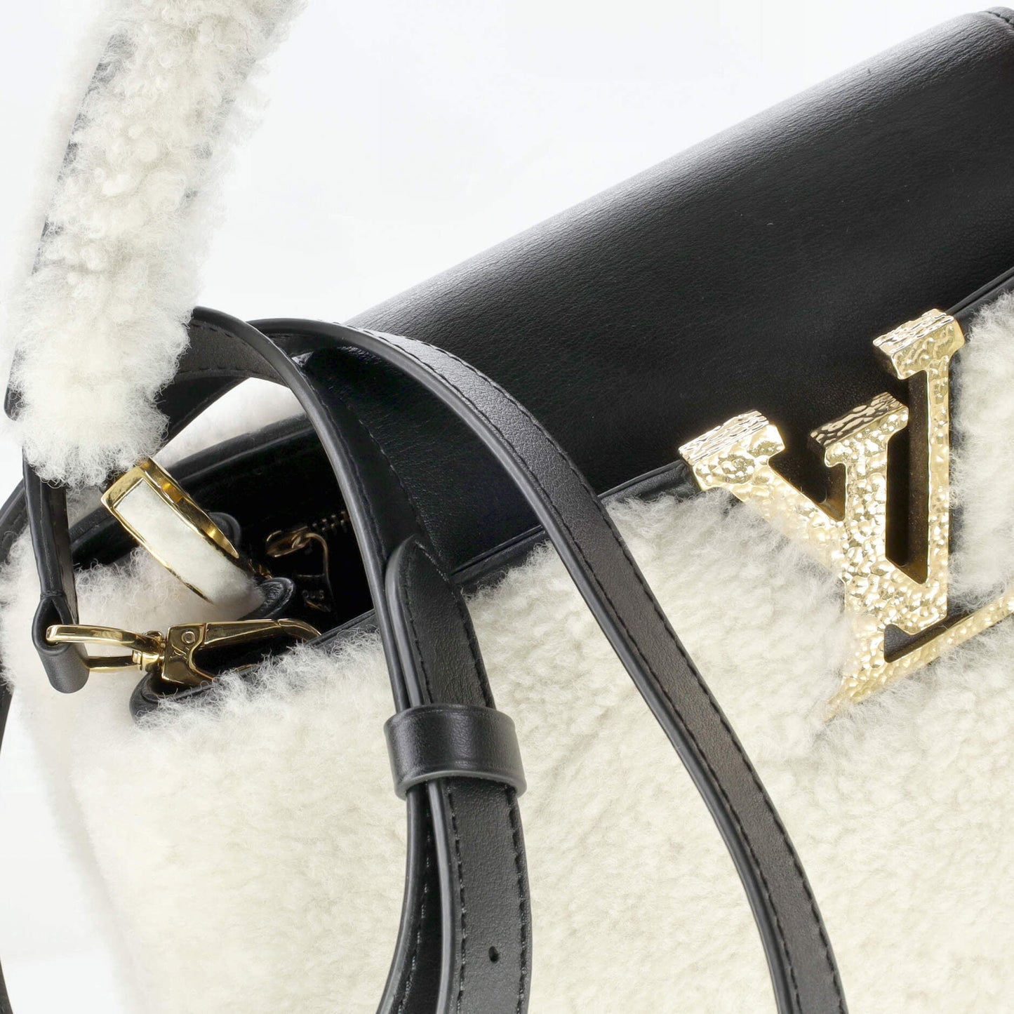 Louis Vuitton Capucines Bag Teddy Fleece MM