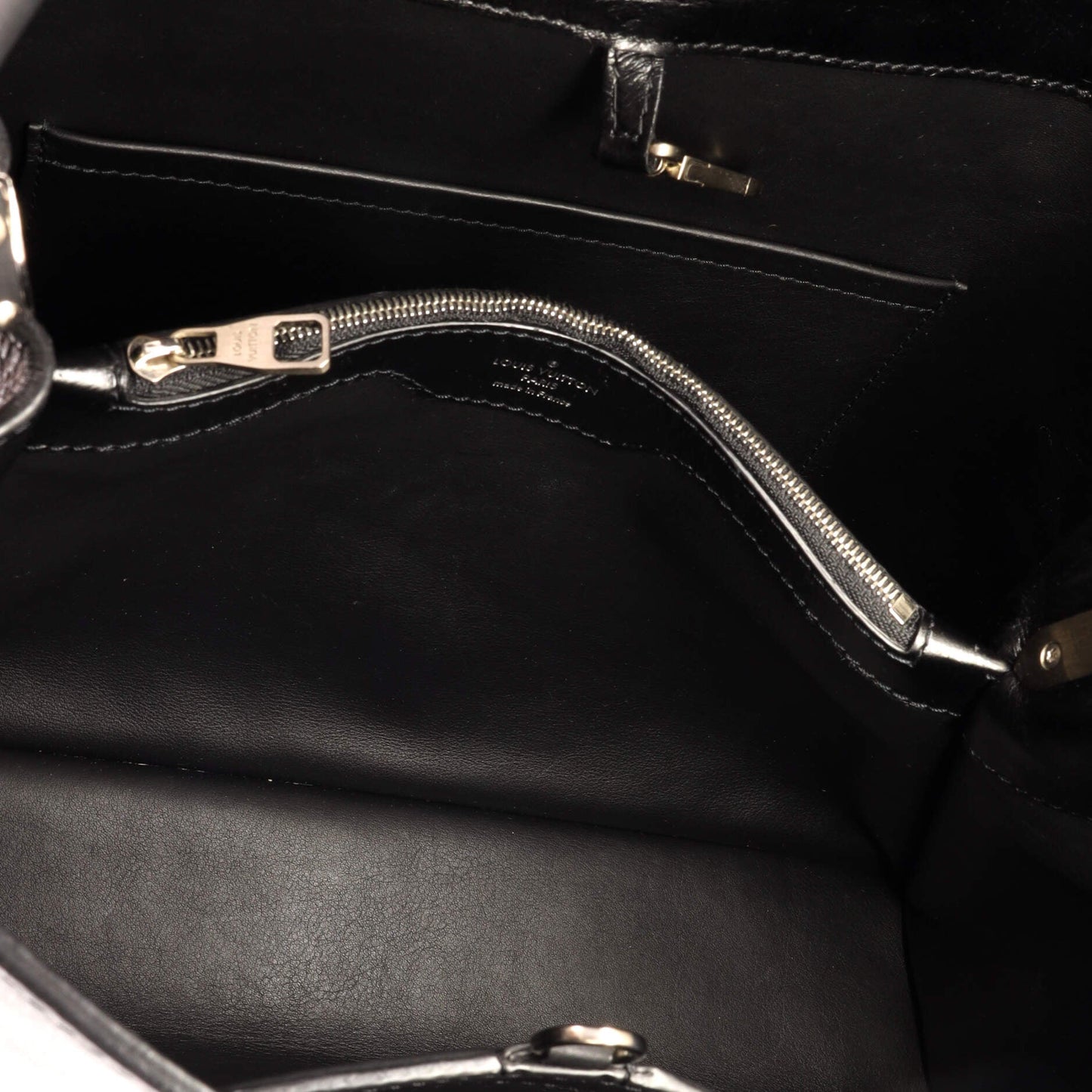 Louis Vuitton Capucines Bag Leather MM