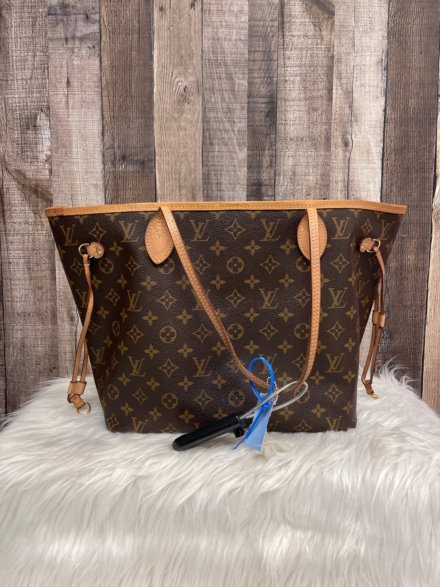 Handbag Luxury Designer By Louis Vuitton Size: Medium