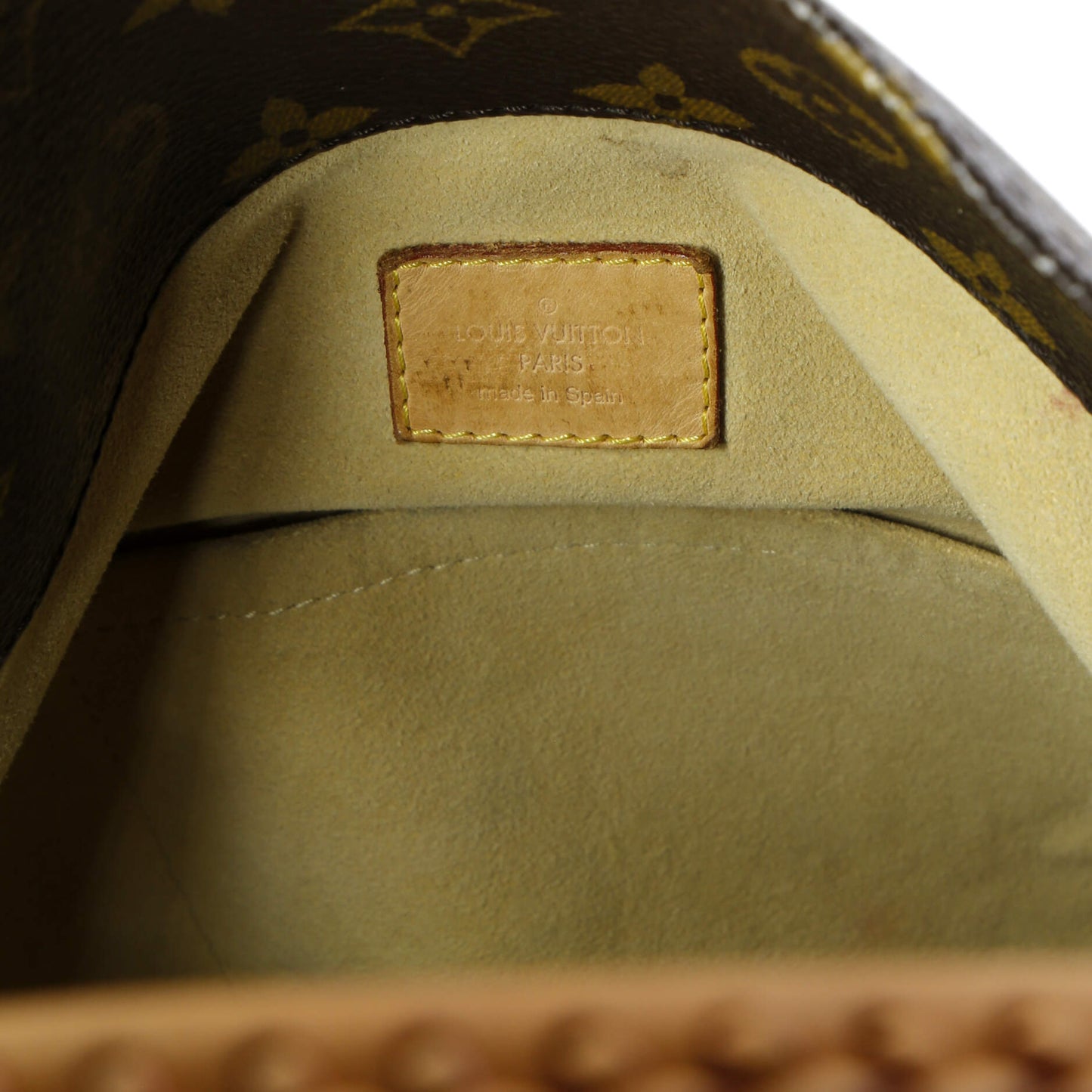 Louis Vuitton Artsy Handbag Monogram Canvas MM