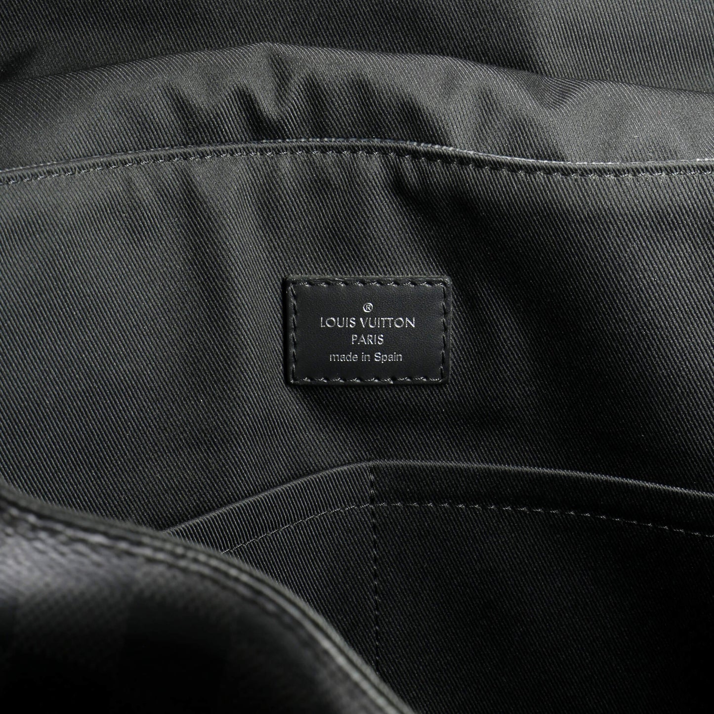 Louis Vuitton District NM Messenger Bag Damier Graphite MM