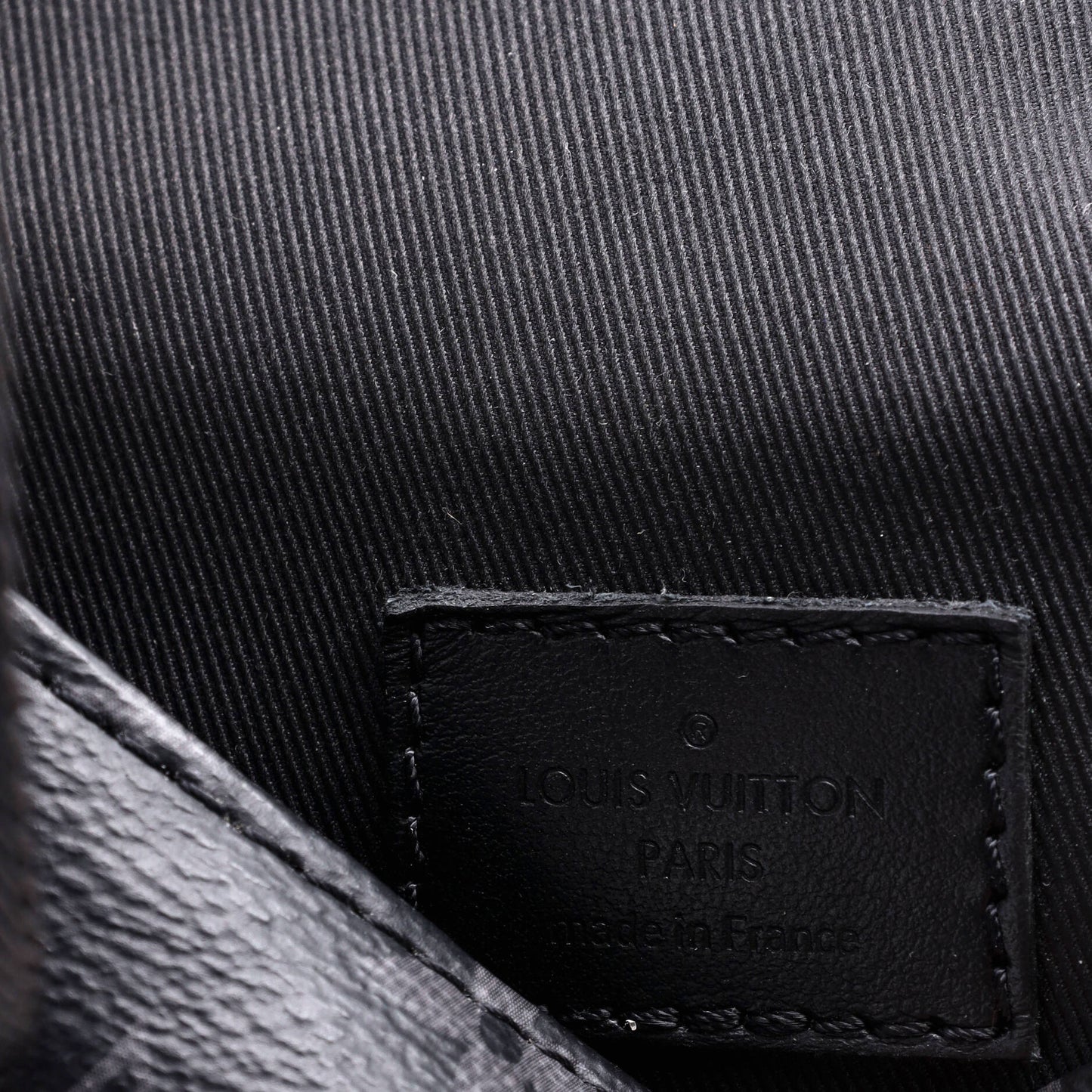 Louis Vuitton Saumur Slingbag Monogram Eclipse Canvas