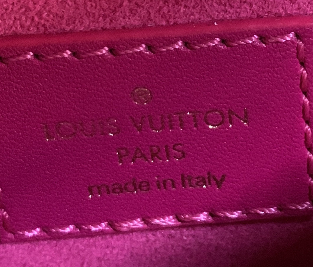 Louis Vuitton New Wave Chain Bag NM Quilted Leather MM