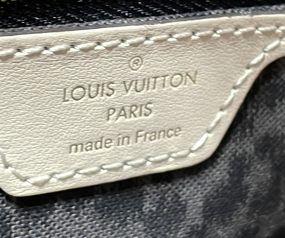 Louis Vuitton Neverfull NM Tote Wild at Heart Monogram Giant MM