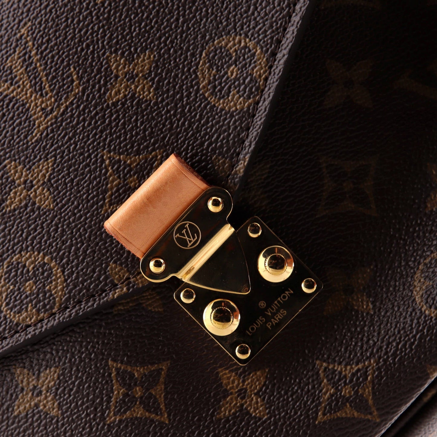 Louis Vuitton Pochette Metis Monogram Canvas East West