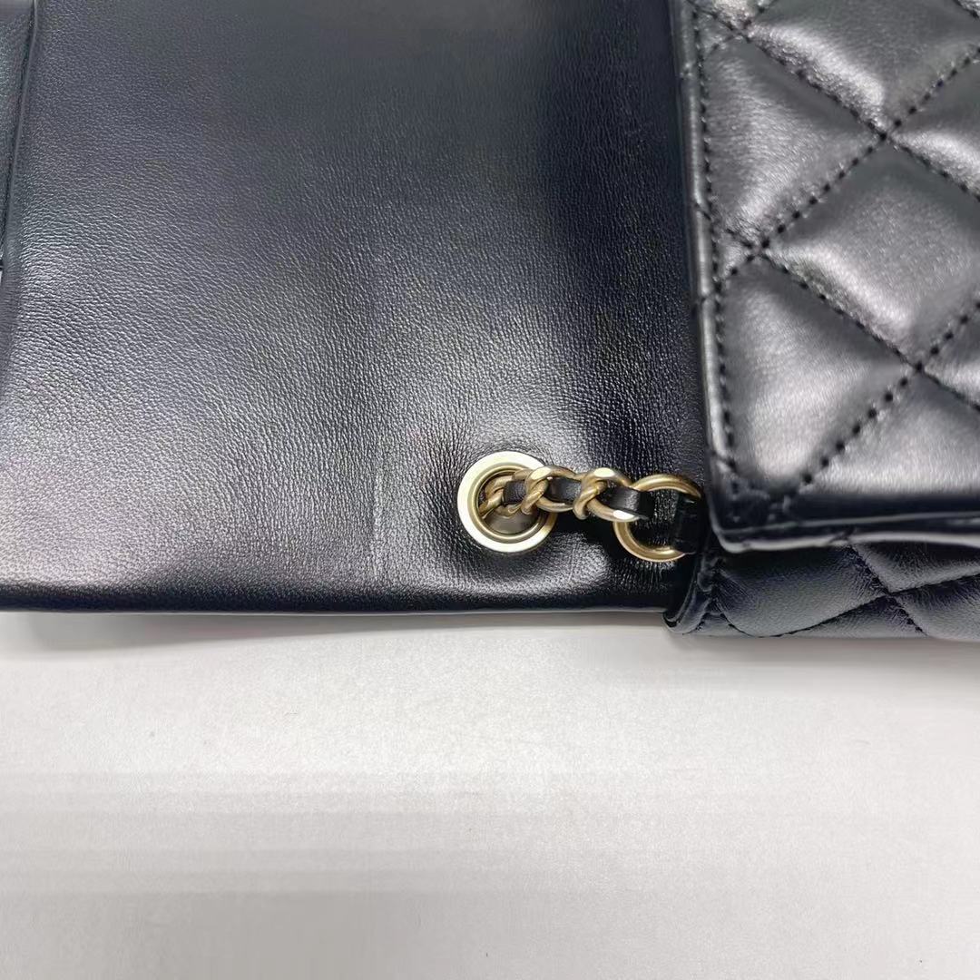 Chanel 21B Pearl Crush Mini Square Flap Bag Black