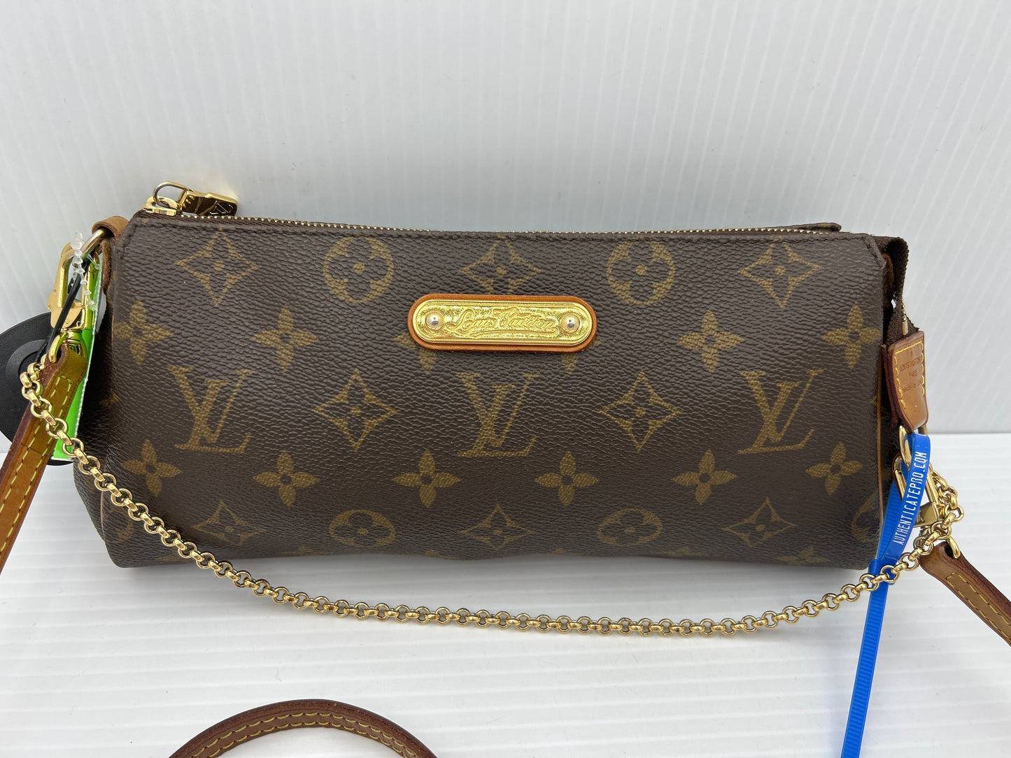 Handbag Luxury Designer By Louis Vuitton Size: Small