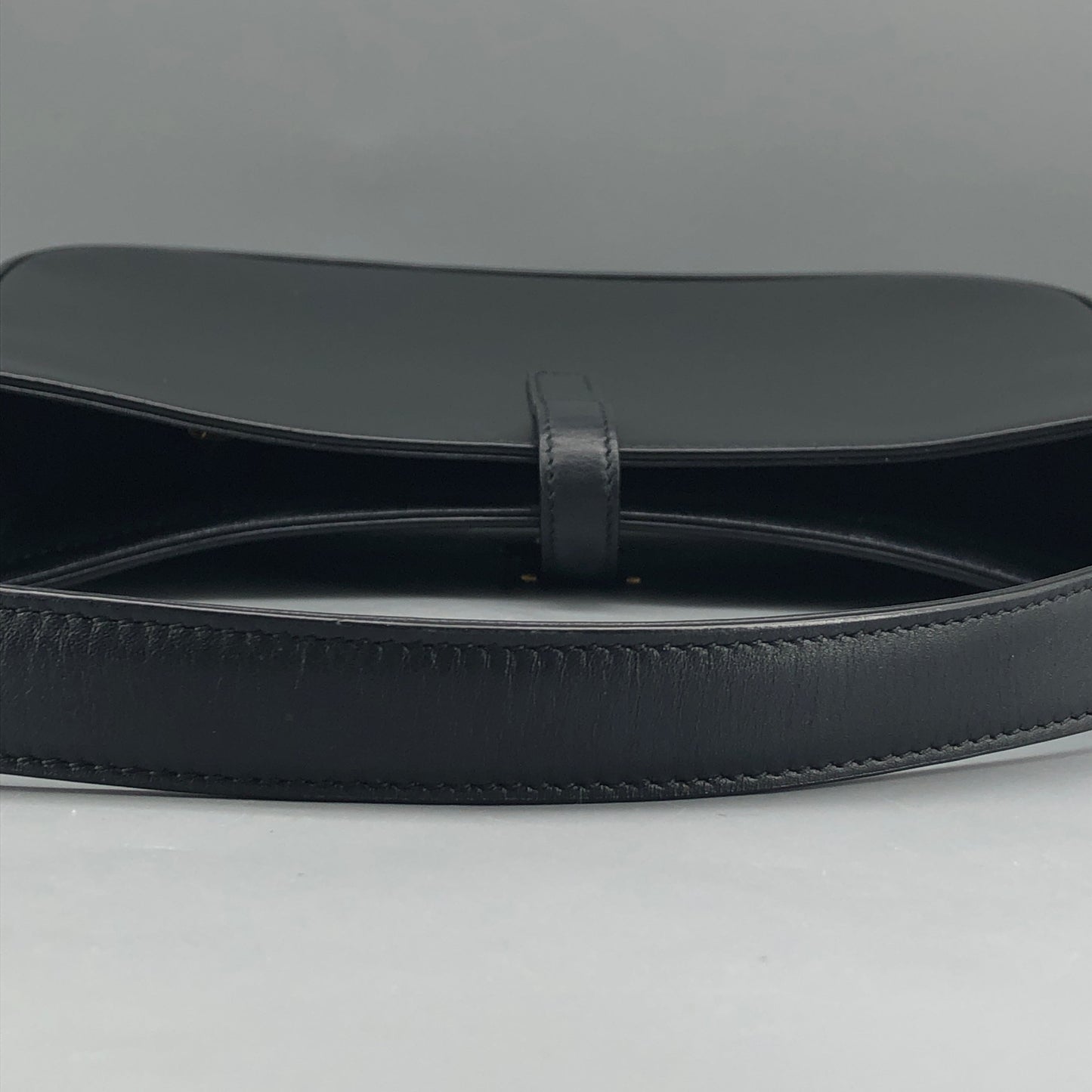 Saint Laurent Le 5 à 7 Smooth Leather Hobo Shoulder Bag Black