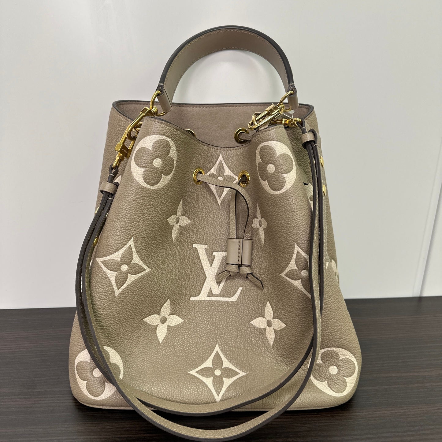 Louis Vuitton Monogram Empreinte Giant NeoNoe MM w/ Pouch - Neutrals Shoulder Bags, Handbags LB121135