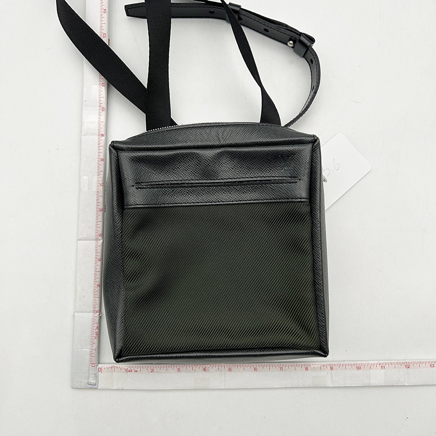 Louis Vuitton Taiga Sayan Messenger Bag - Black Crossbody Bags, Handbags lv6619ce